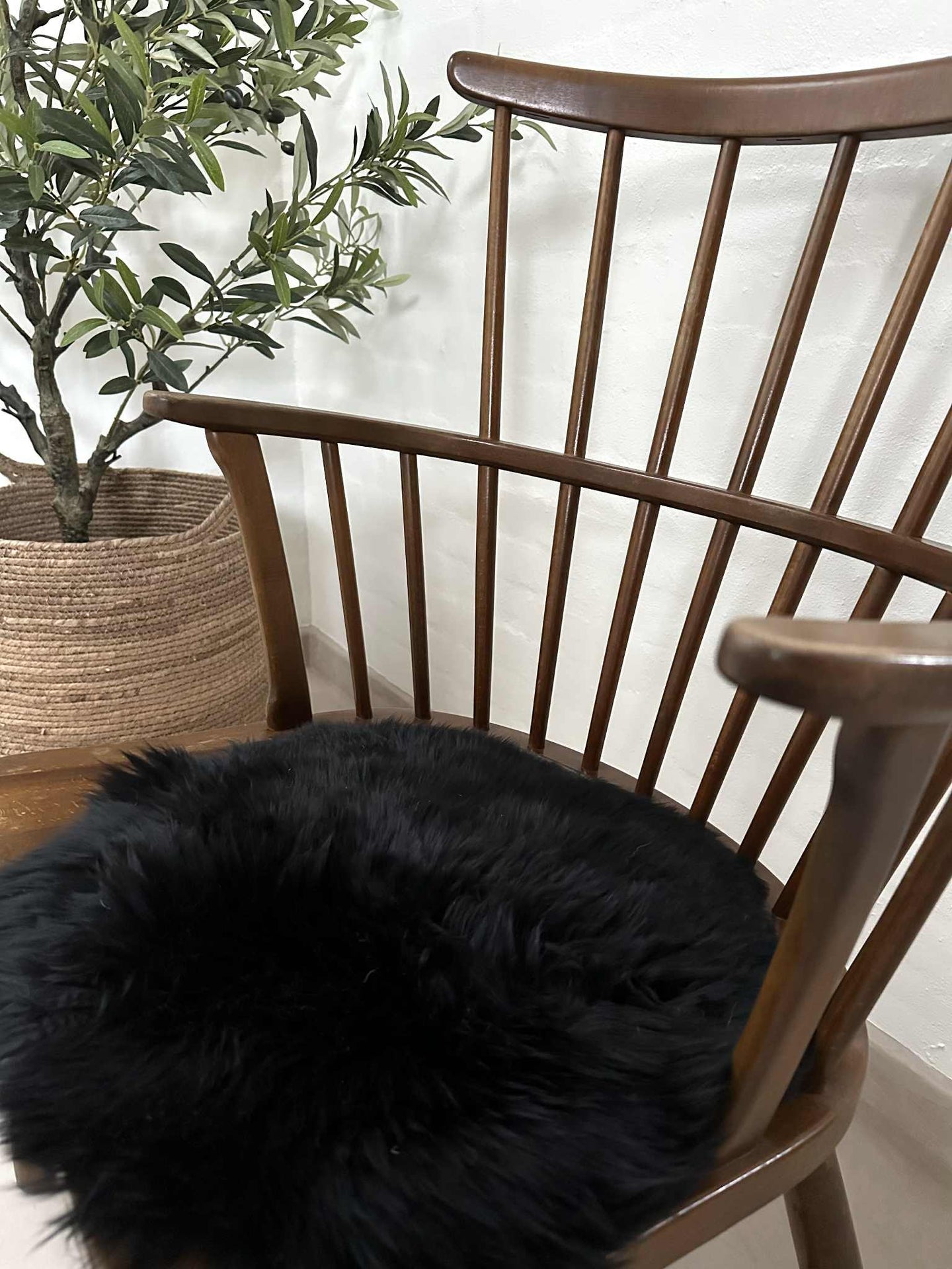 Seteskinn Ø 34 cm - Svart lammeskinn