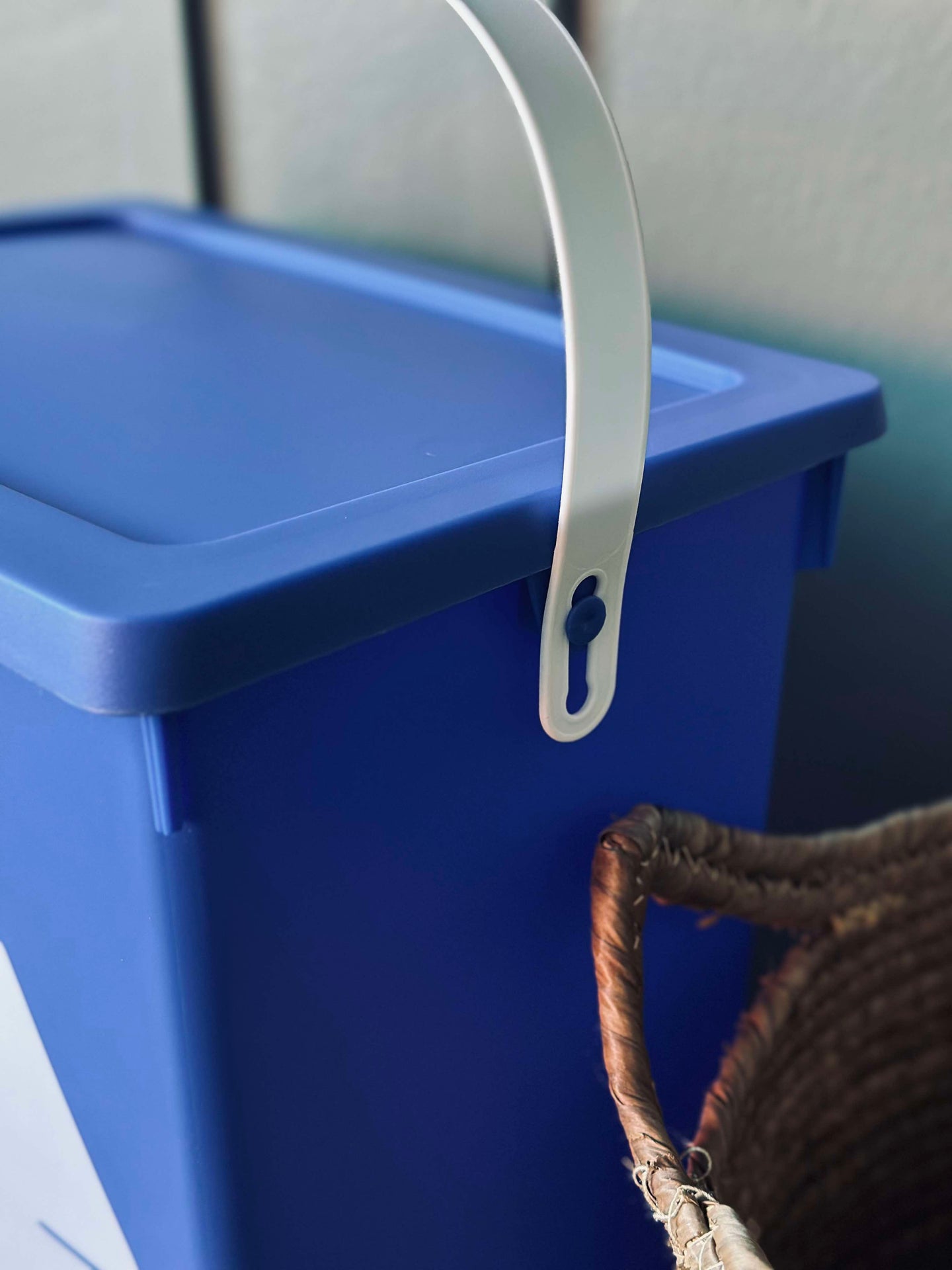 BIO Bøtte med lokk 12 liter - BLÅ