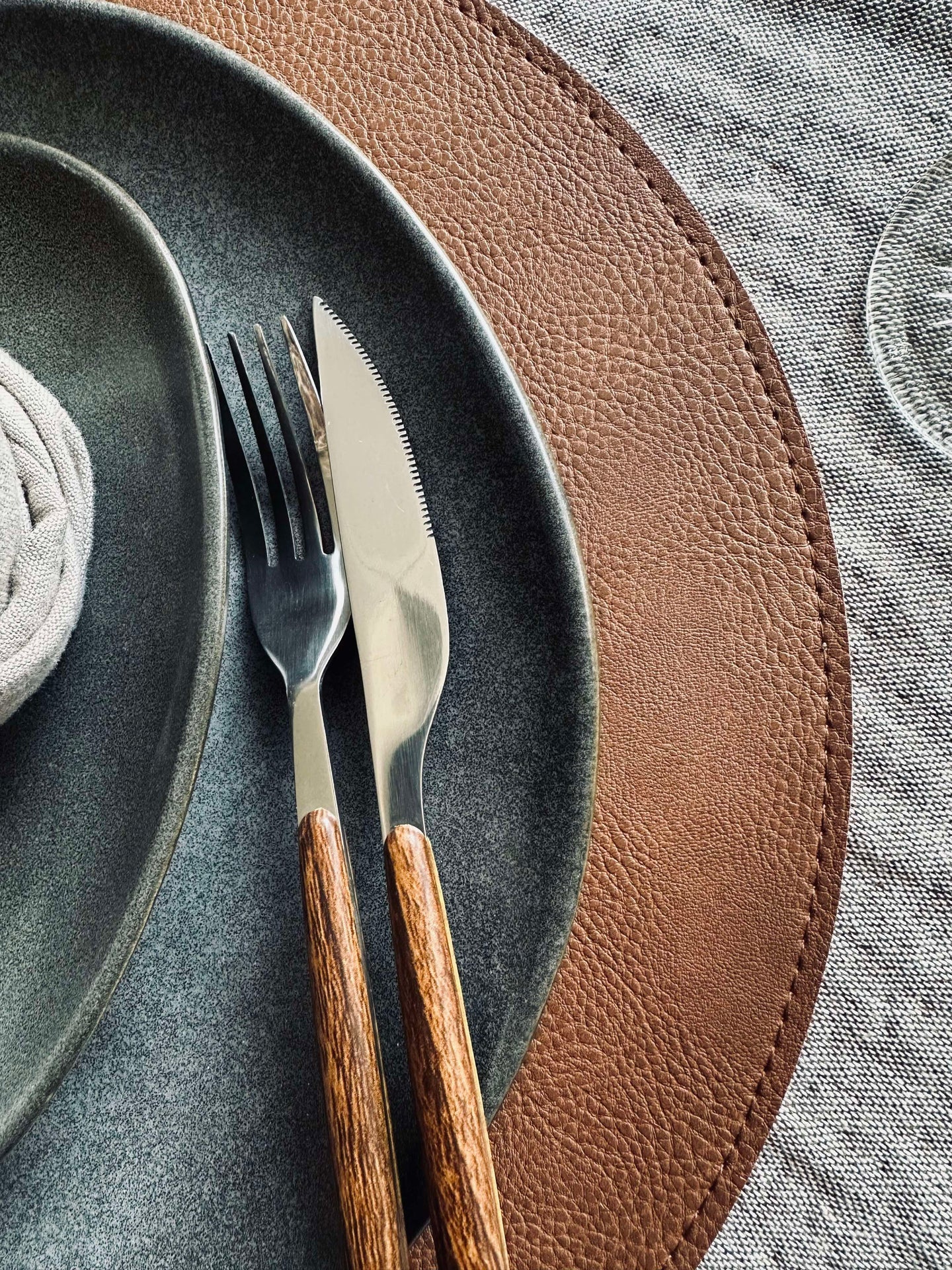 Bordbrikke vendbar - Cognac / svart