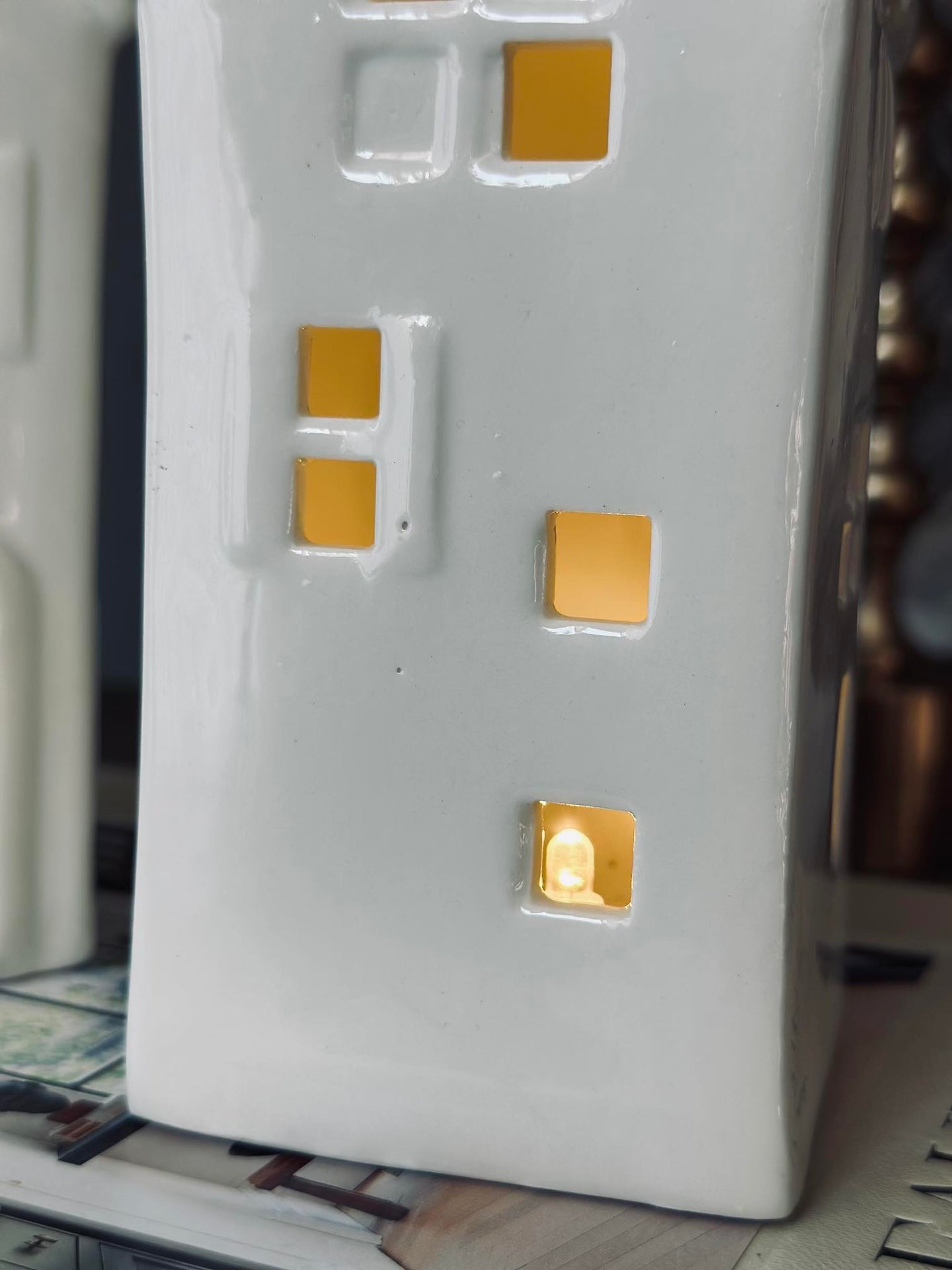 Lyshus med LED - WHITE MIX
