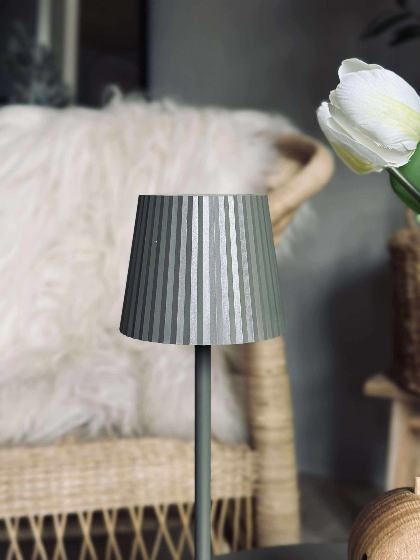 LED bordlampe MILLA Taupe - oppladbar