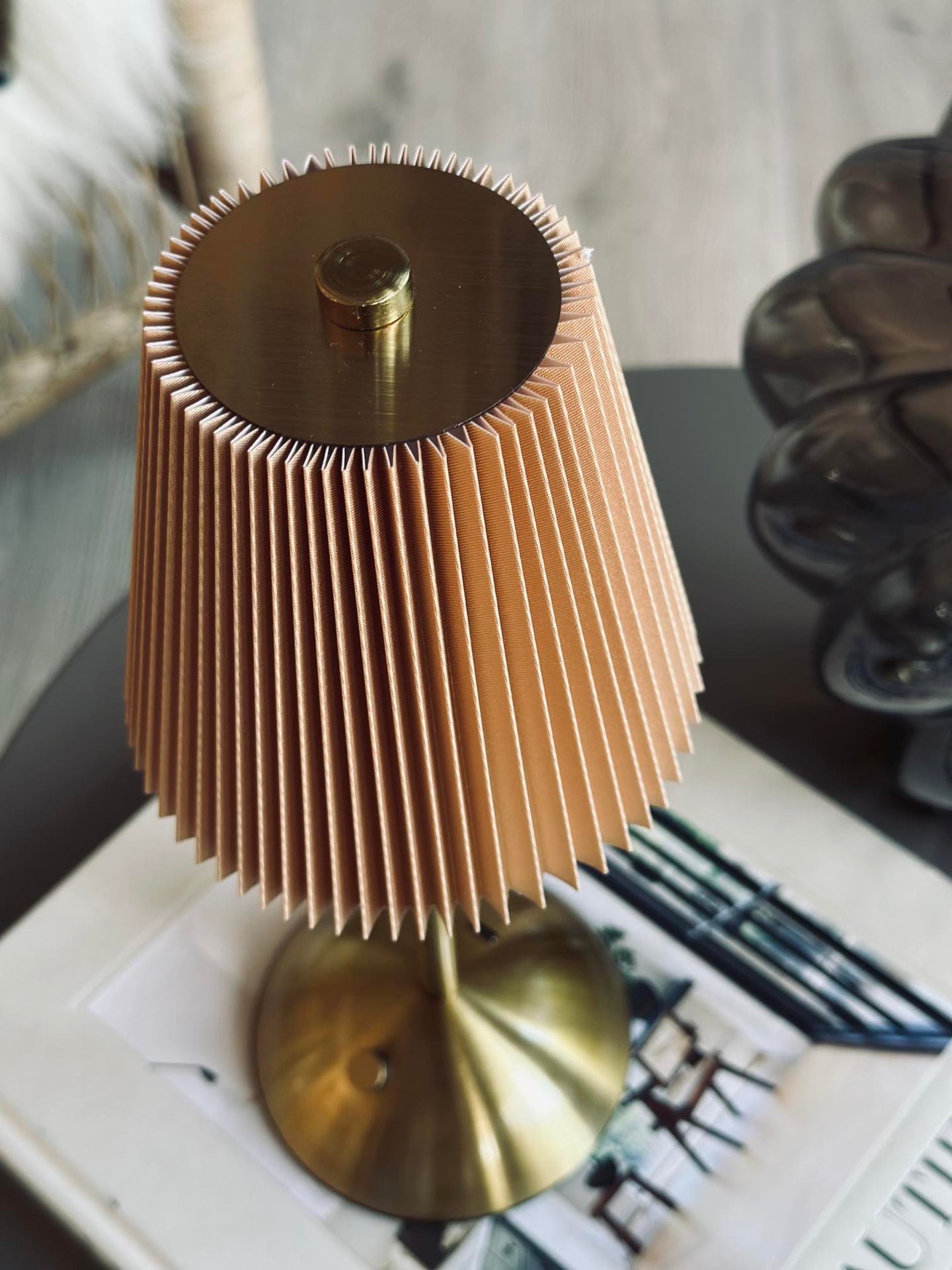 LED bordlampe Plissé beige - oppladbar