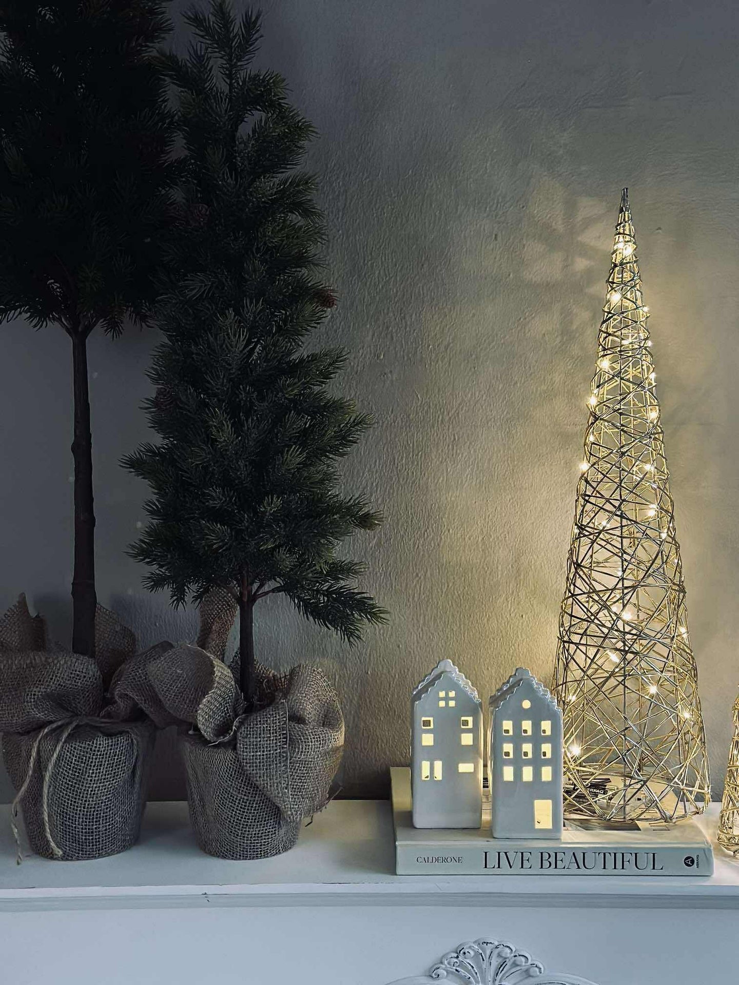 Kjegle med LED-lys - Gull