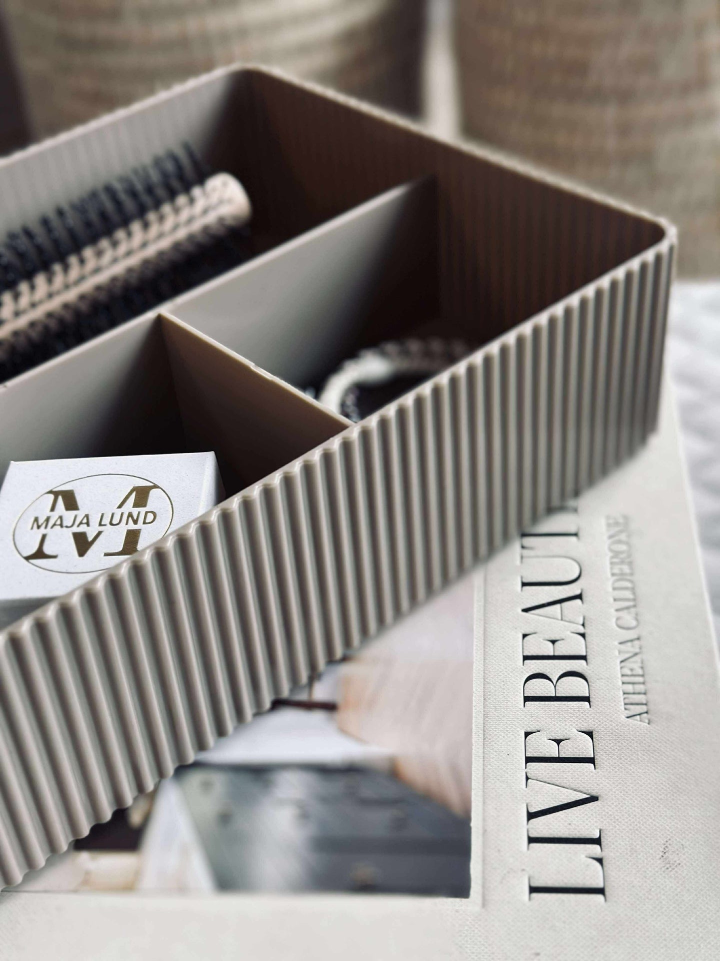 Makeup-organizer med rominndeling - Taupe