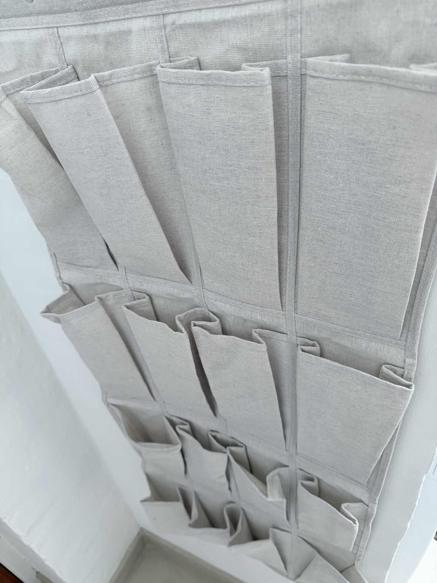 Oppbevaring BELLA med 16 rom