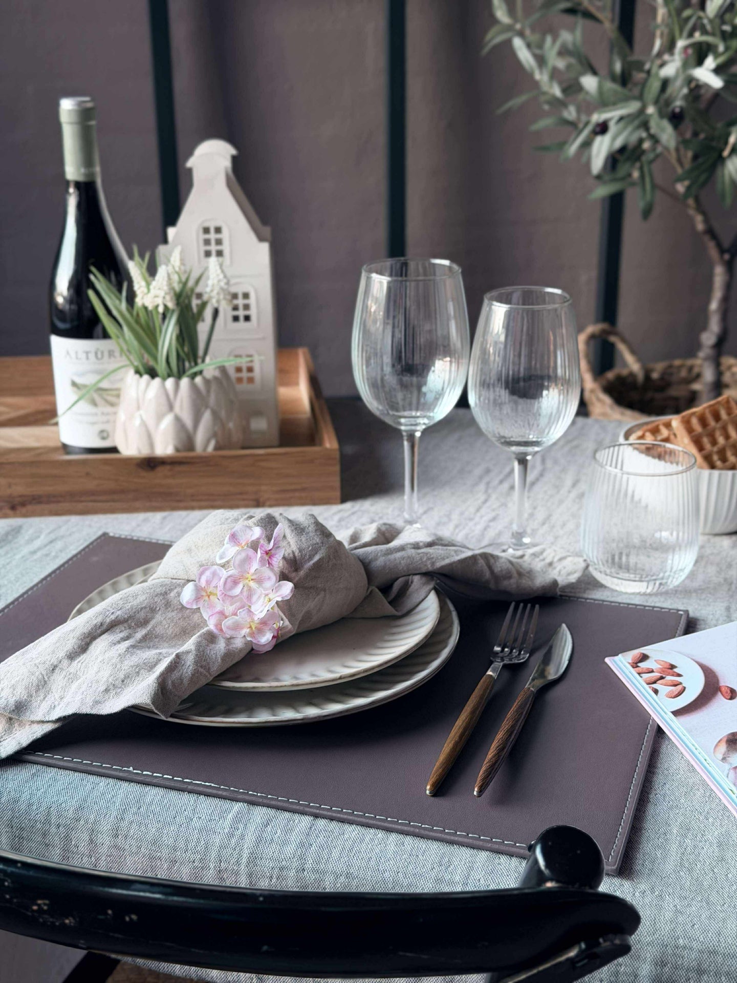 Bordbrikke Varm grå