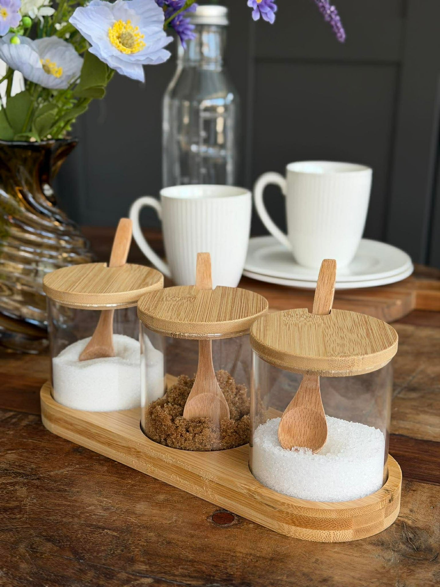 Brettsett med brett, 3 glass og skjeer