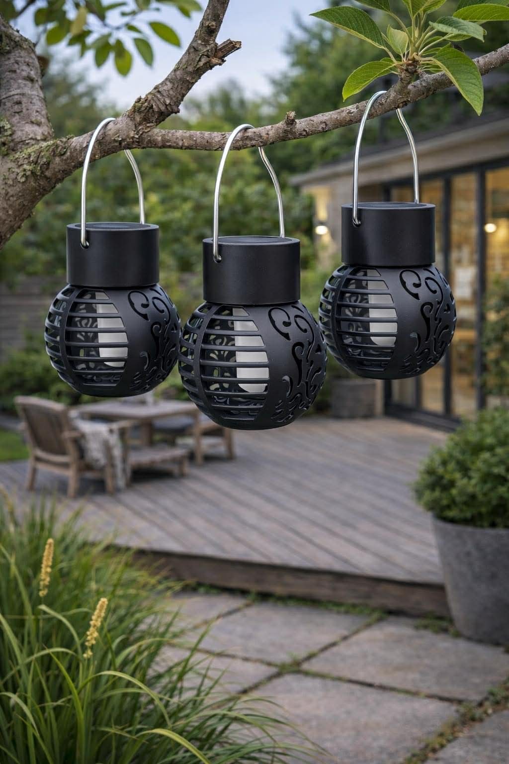 Lykt med solceller - Saga black