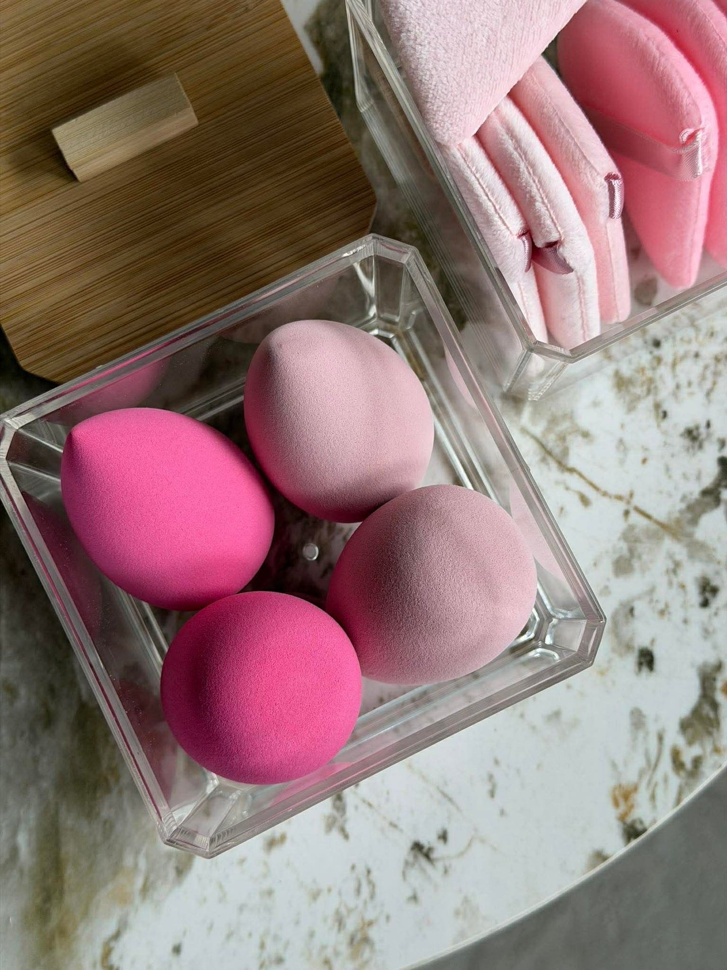 Makeup-organiser med svamper - 2 lag