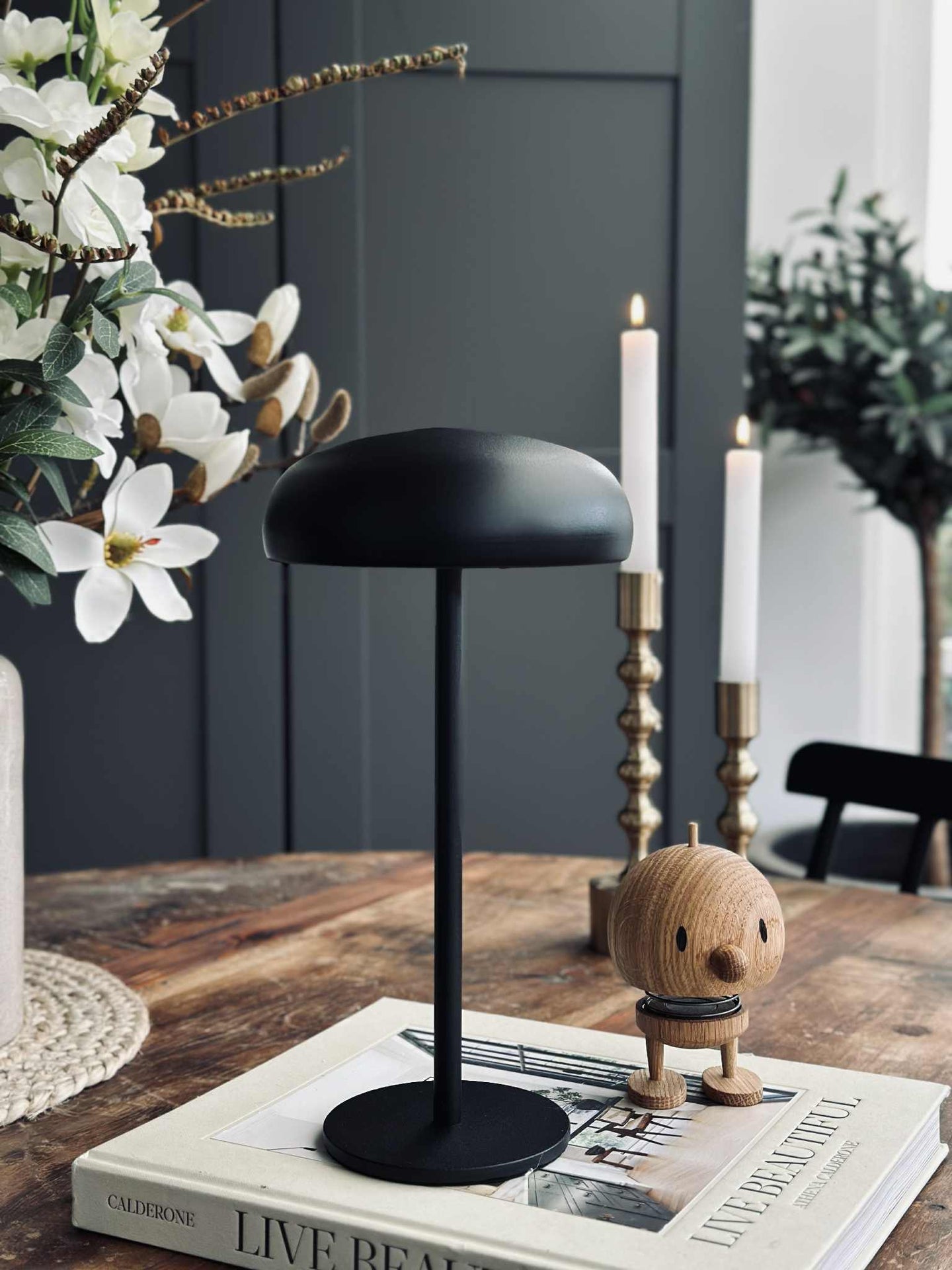 Isolde LED touch bordlampe. Svart/Beige