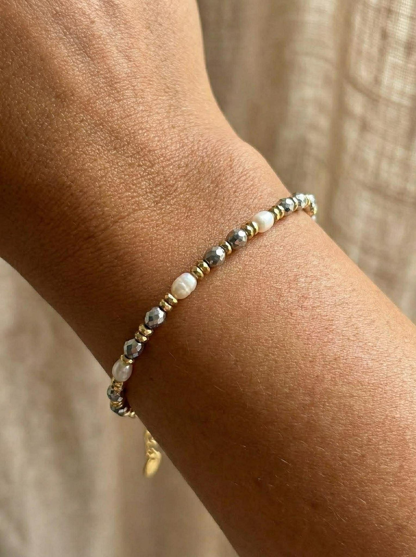 Armbånd ELINE - med ferskvannsperler