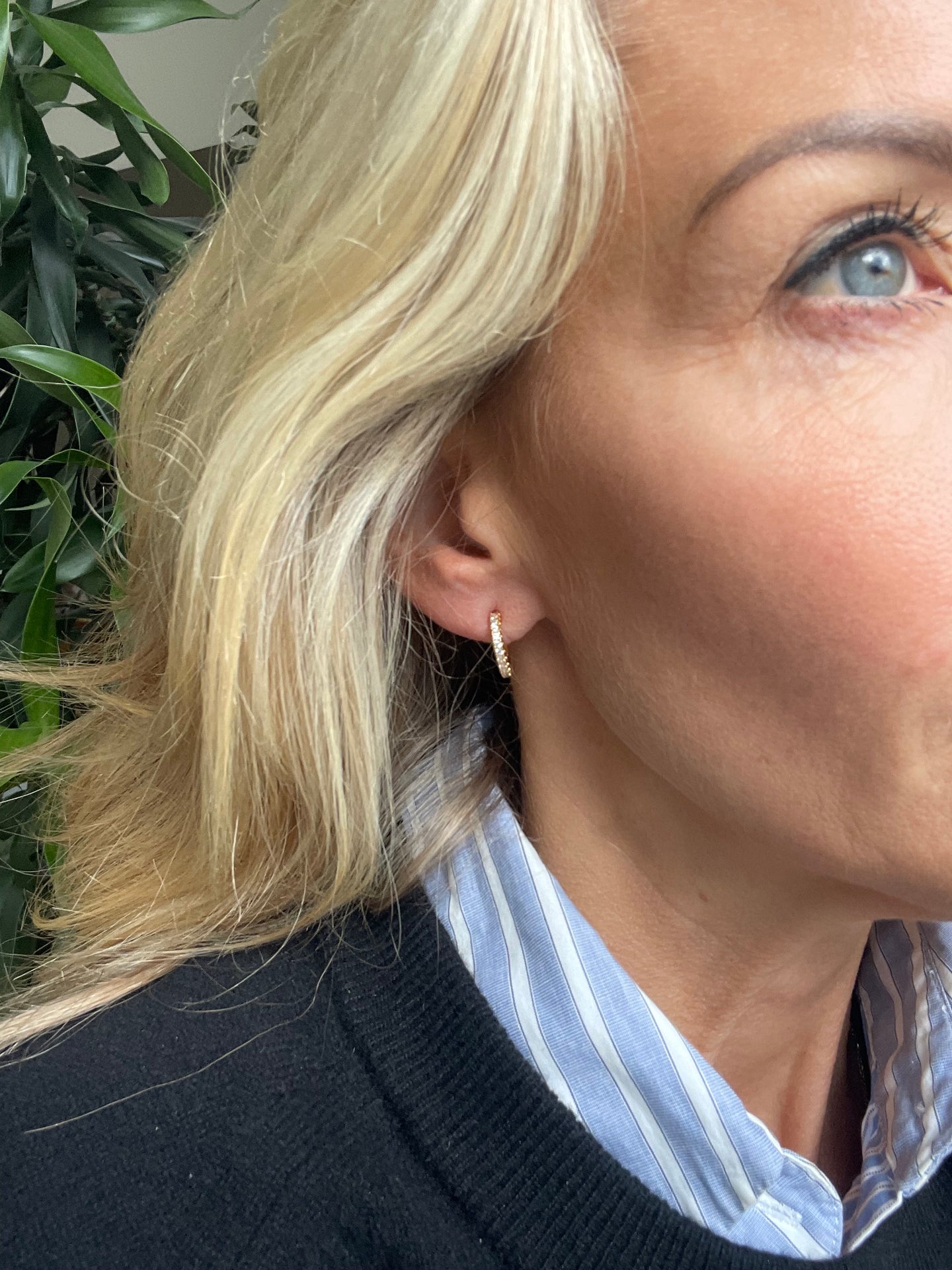 Øredobber IZA med klare zirkoner - forgylt