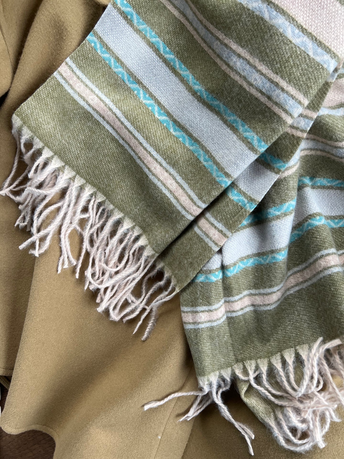 Skjerf Sasha - Army grønn stripet