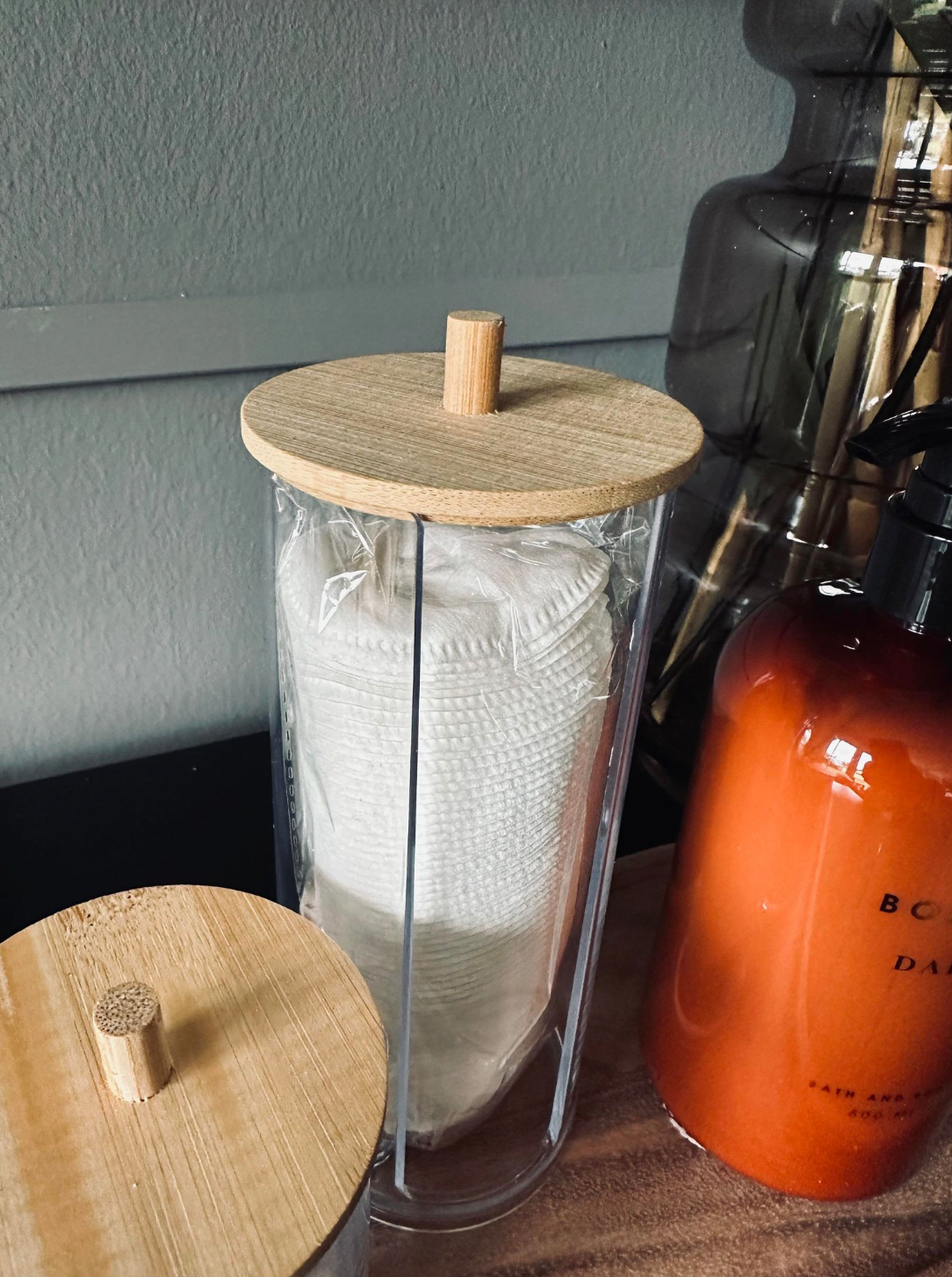 Makeup organizer - Akryl med bambuslokk