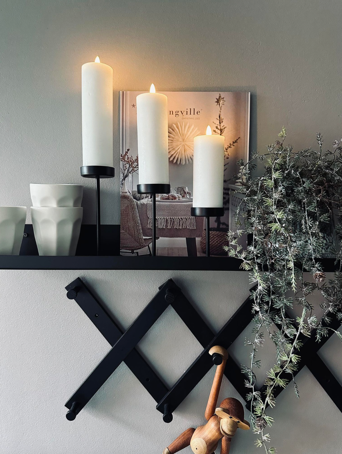 Sett med lysestaker til bloklys – Black Liva