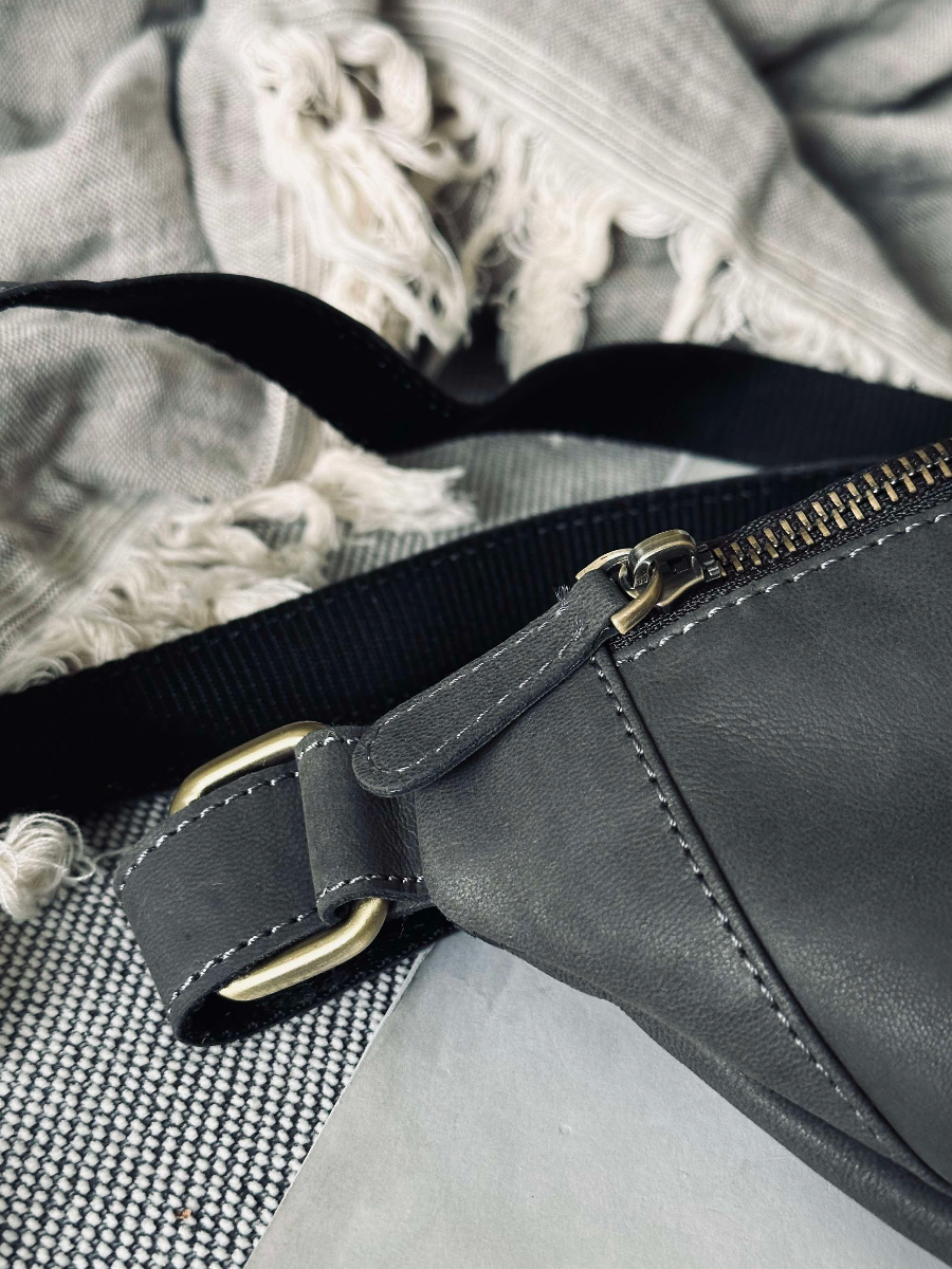 Belteveske Grey