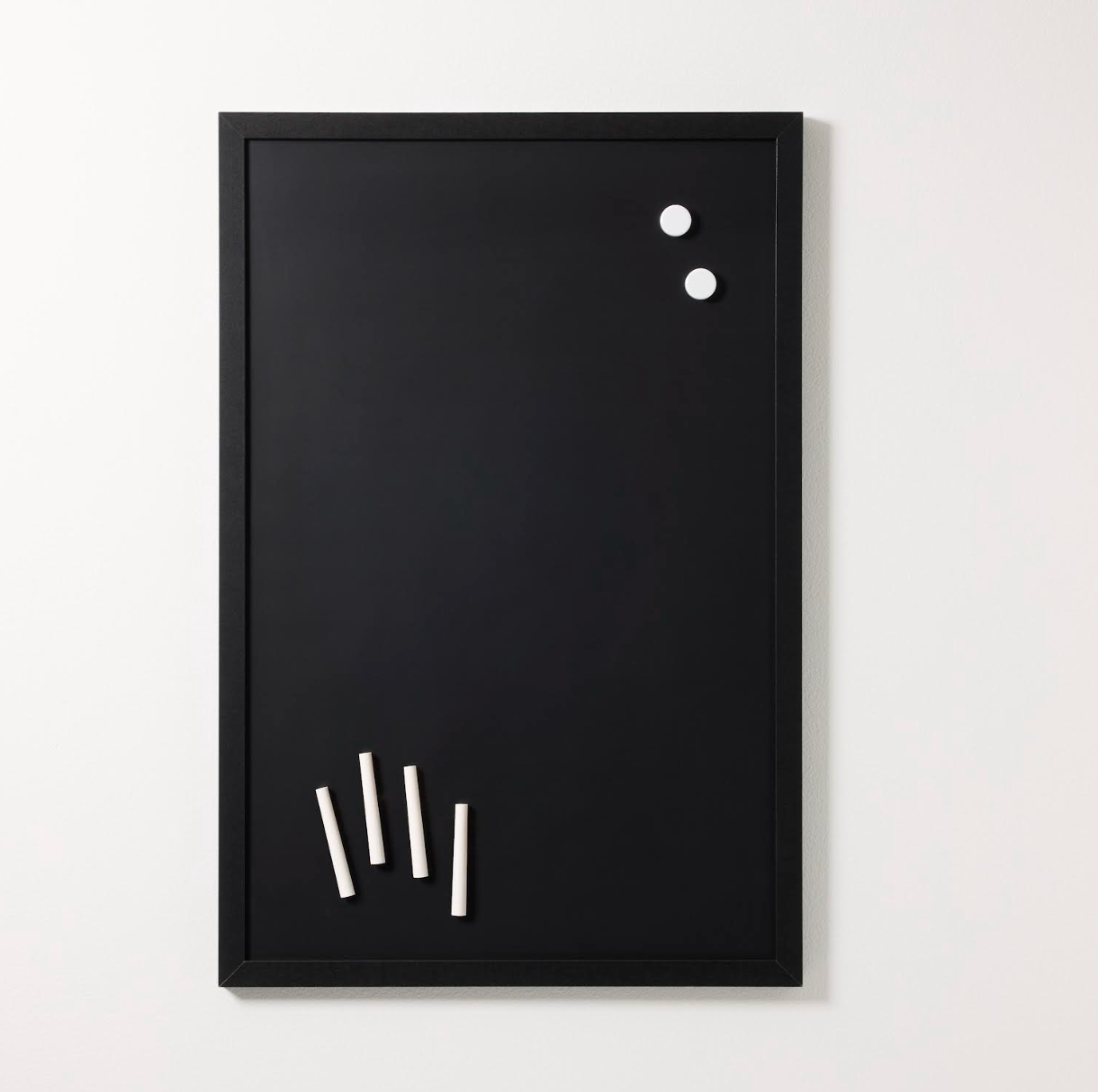 Magnetisk krittavle svart ramme, 40 x 60 cm.