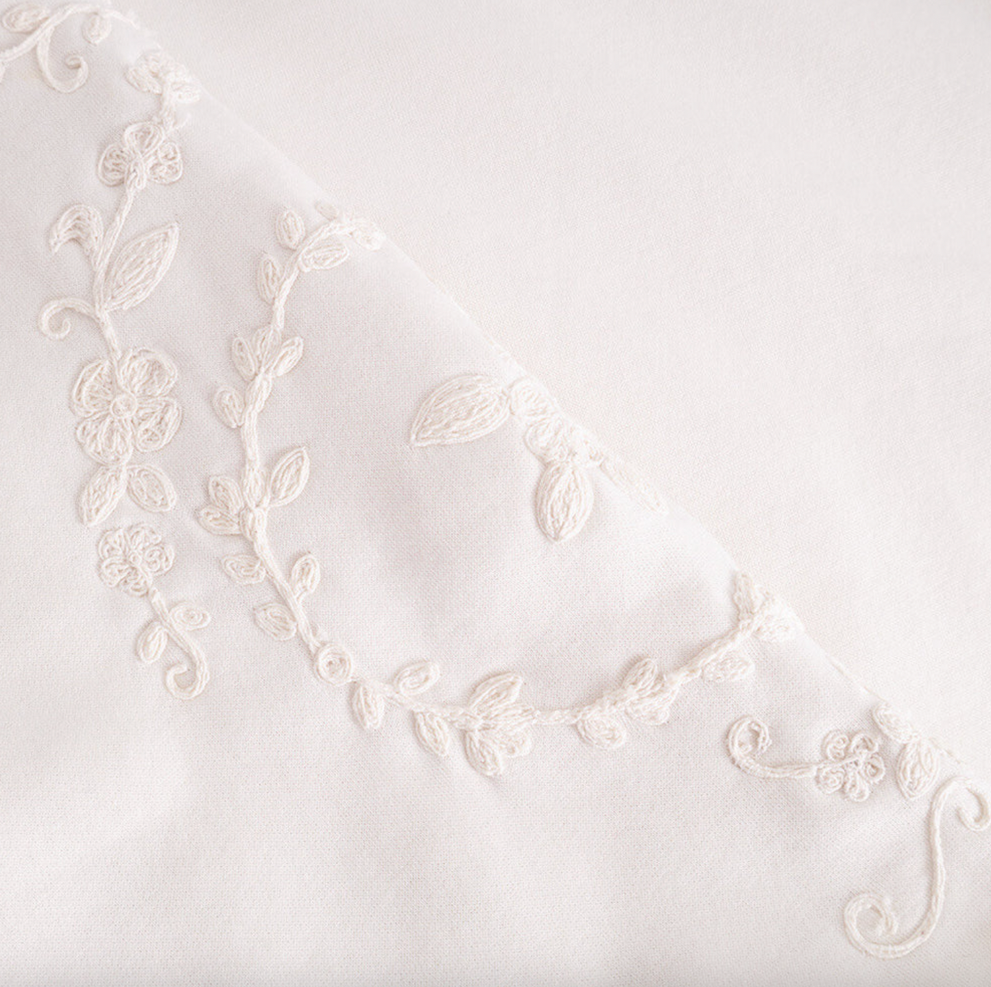 Genser med broderi - White oversize
