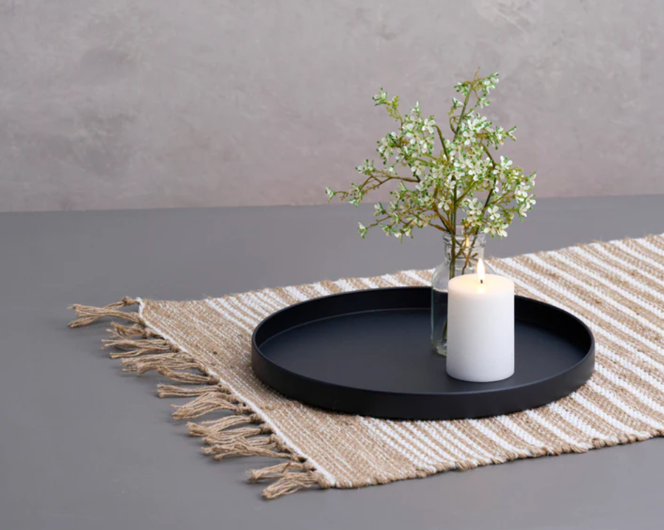 Nattbord eller sidebord i svart metall