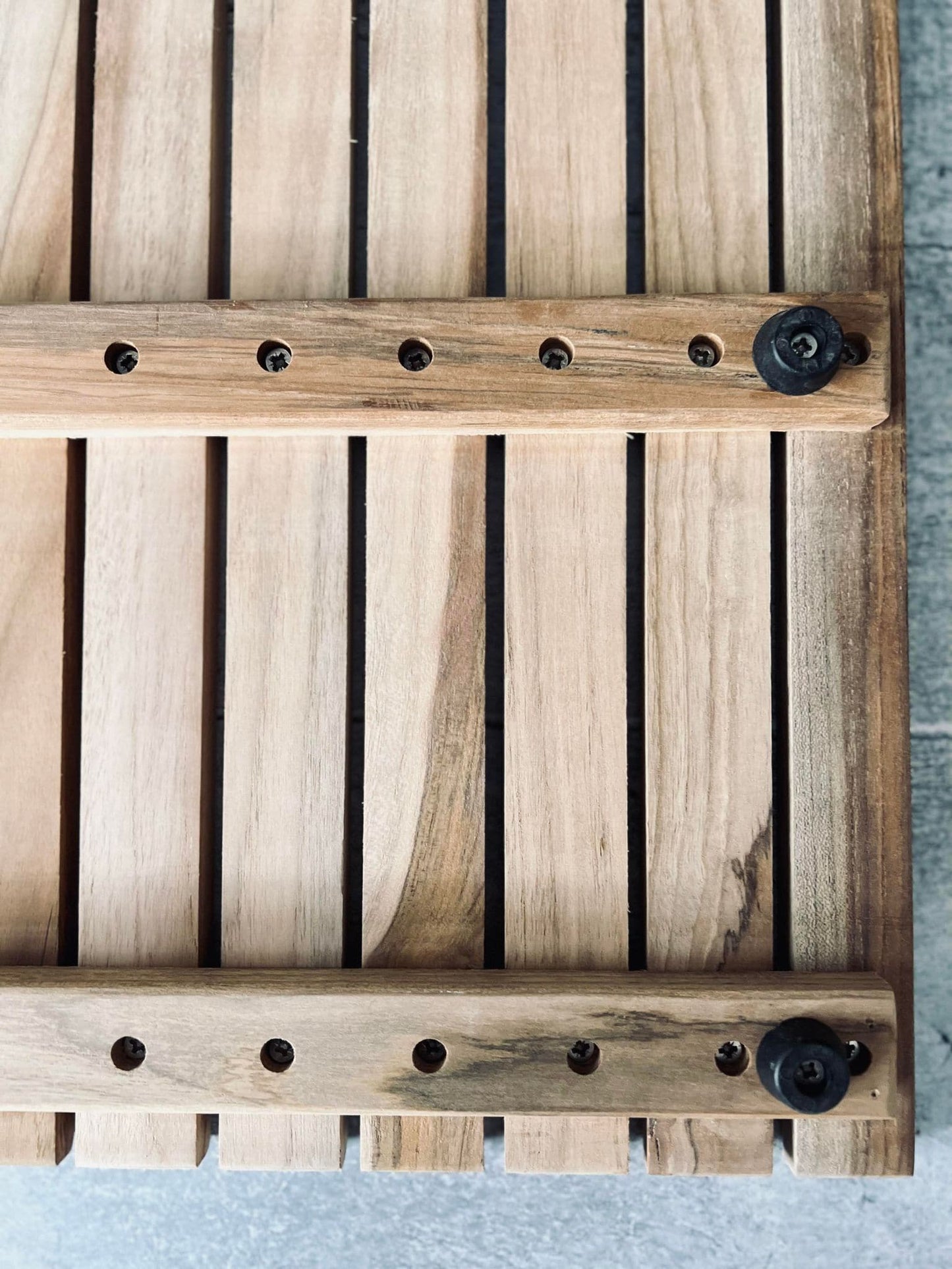 Bademåtte i Teak med gummifødder - 40x60cm - VIAMAJA.DK
