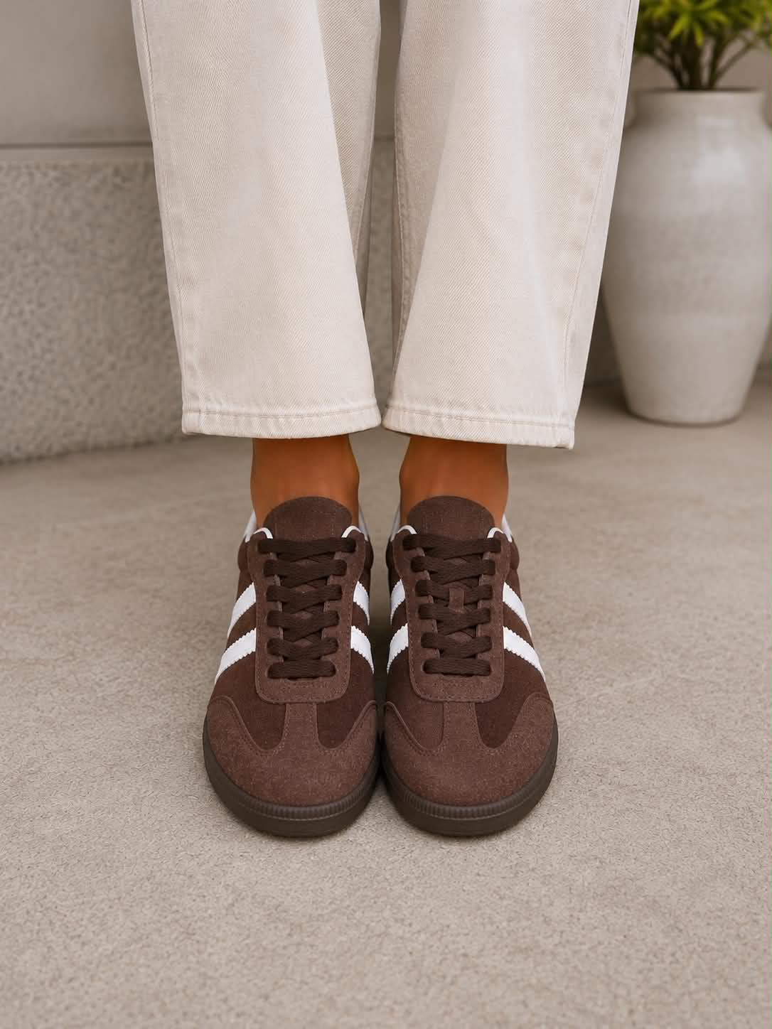 Sneakers brown