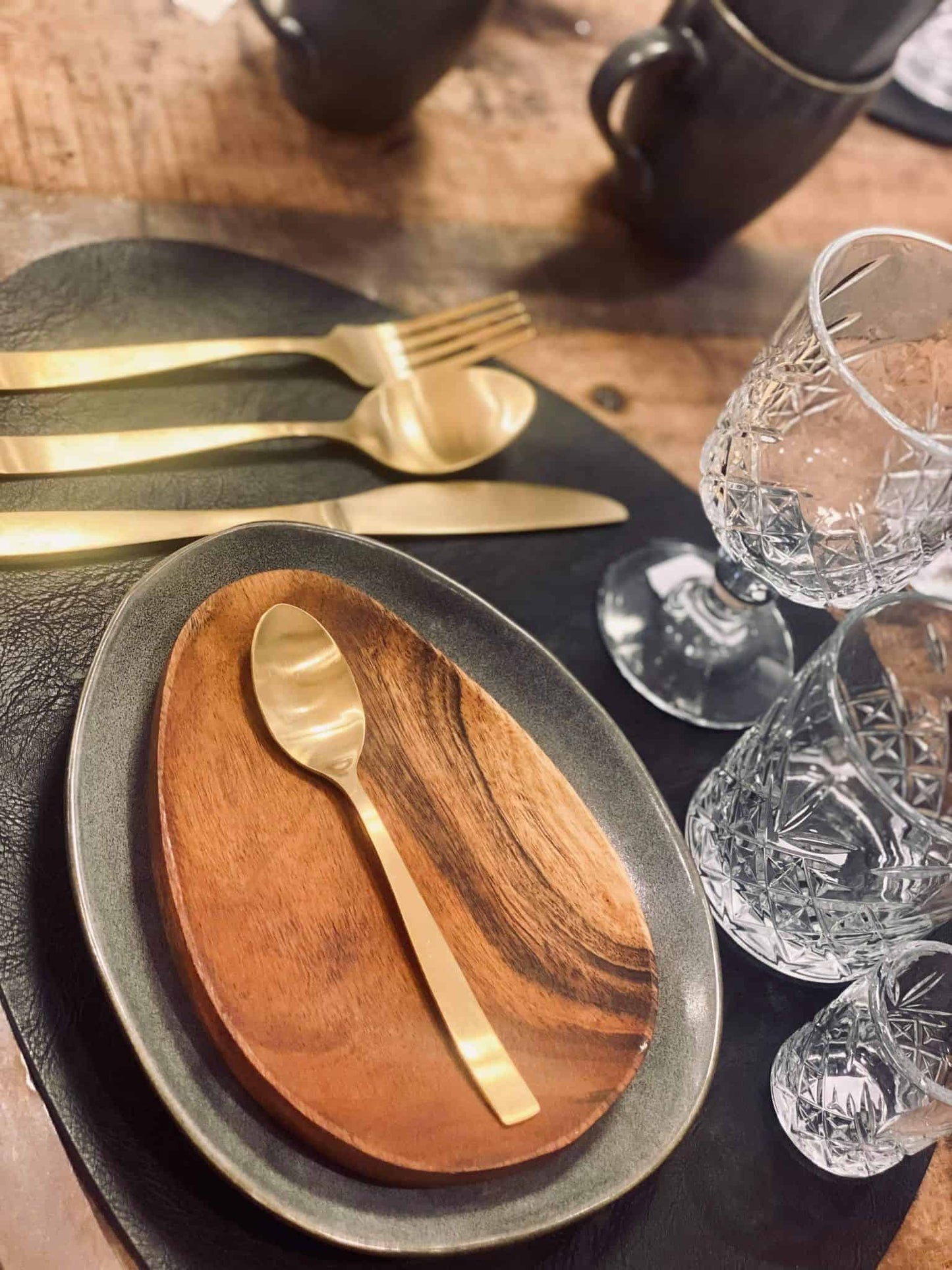 Bestik - 16 dele i æske - Guld - VIAMAJA.DK