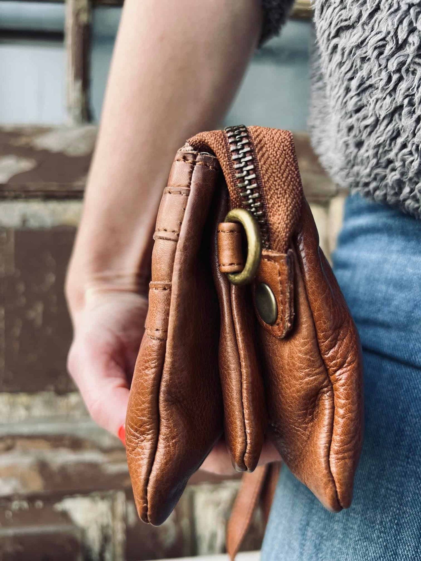 Clutch LAURA - Walnut - VIAMAJA.DK