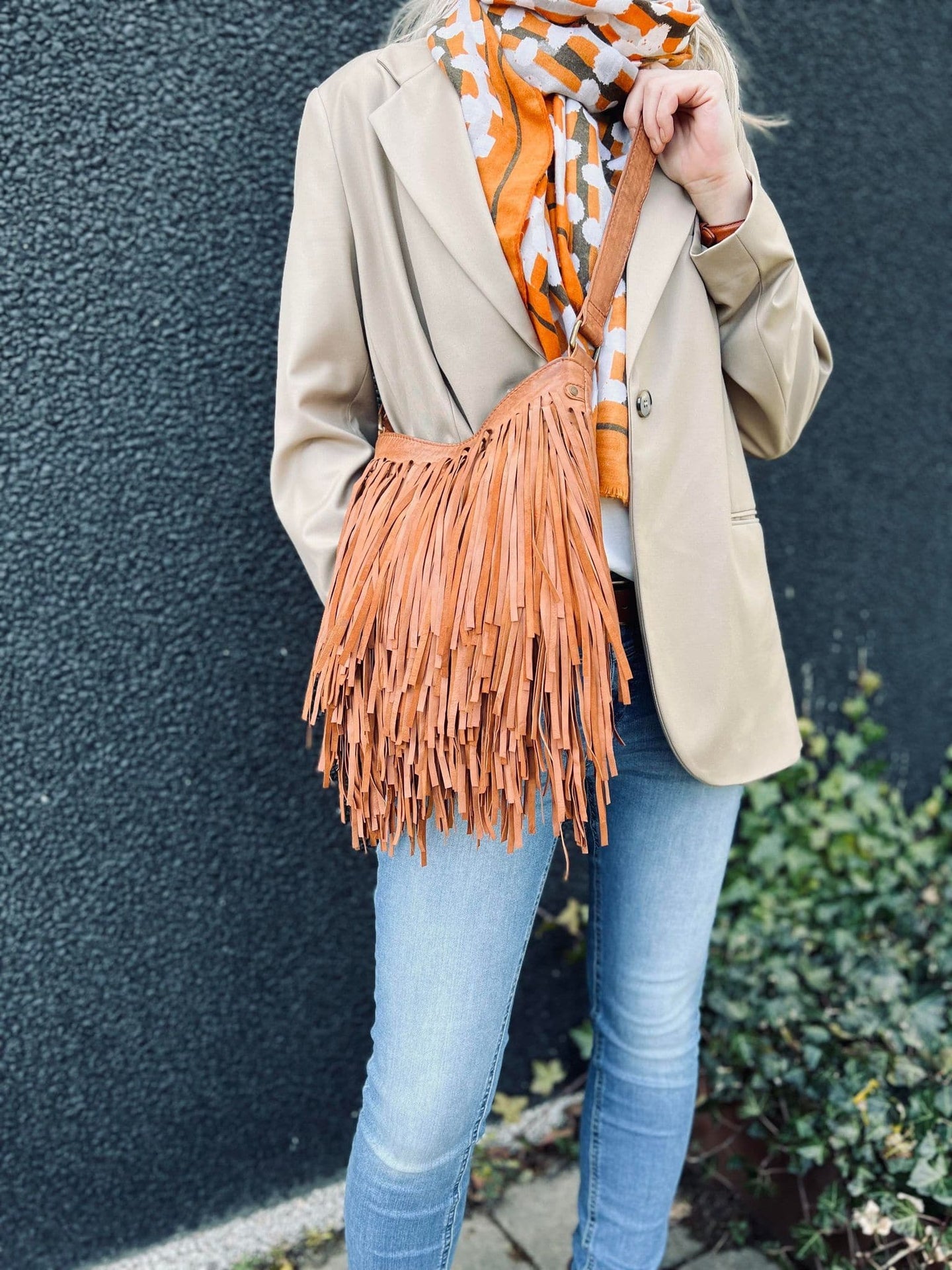 Crossbody COW Cognac - med frynser - VIAMAJA
