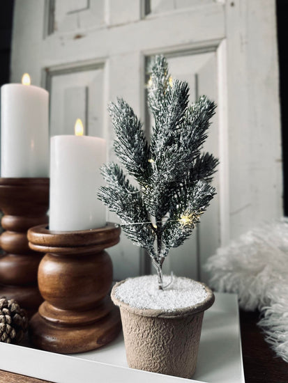 Juletræ med sne - ink LED lys - VIAMAJA.DK