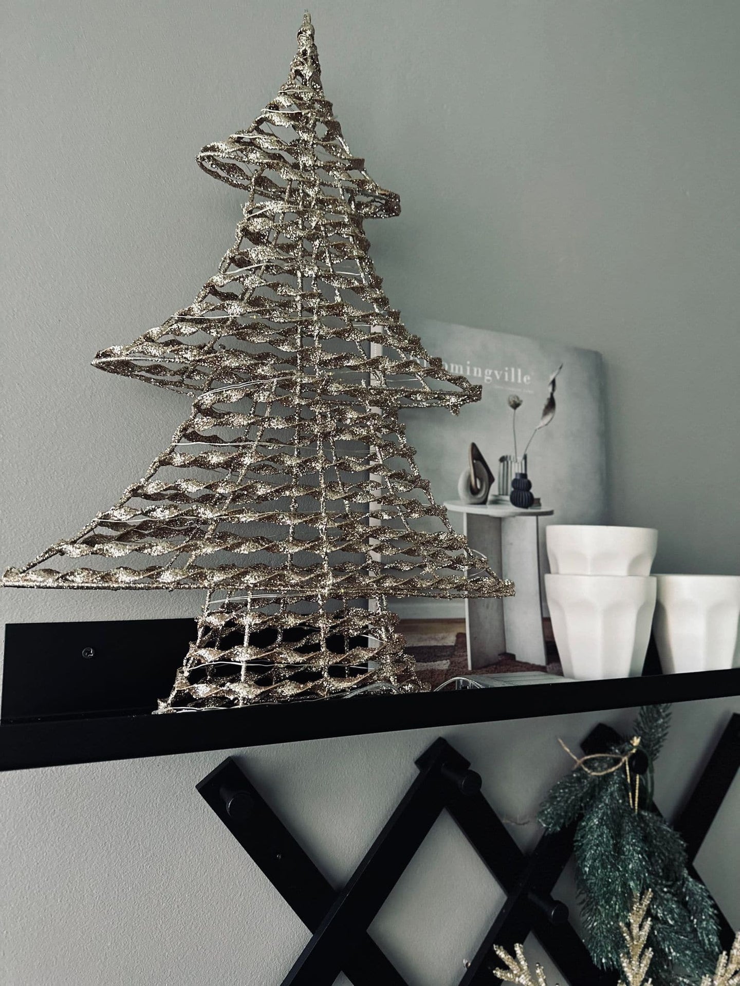 Juletræ XL med LED lys - VIAMAJA.DK