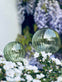 Kugler i grøn glas - Sæt af 2 stk til vanding af blomster - VIAMAJA.DK