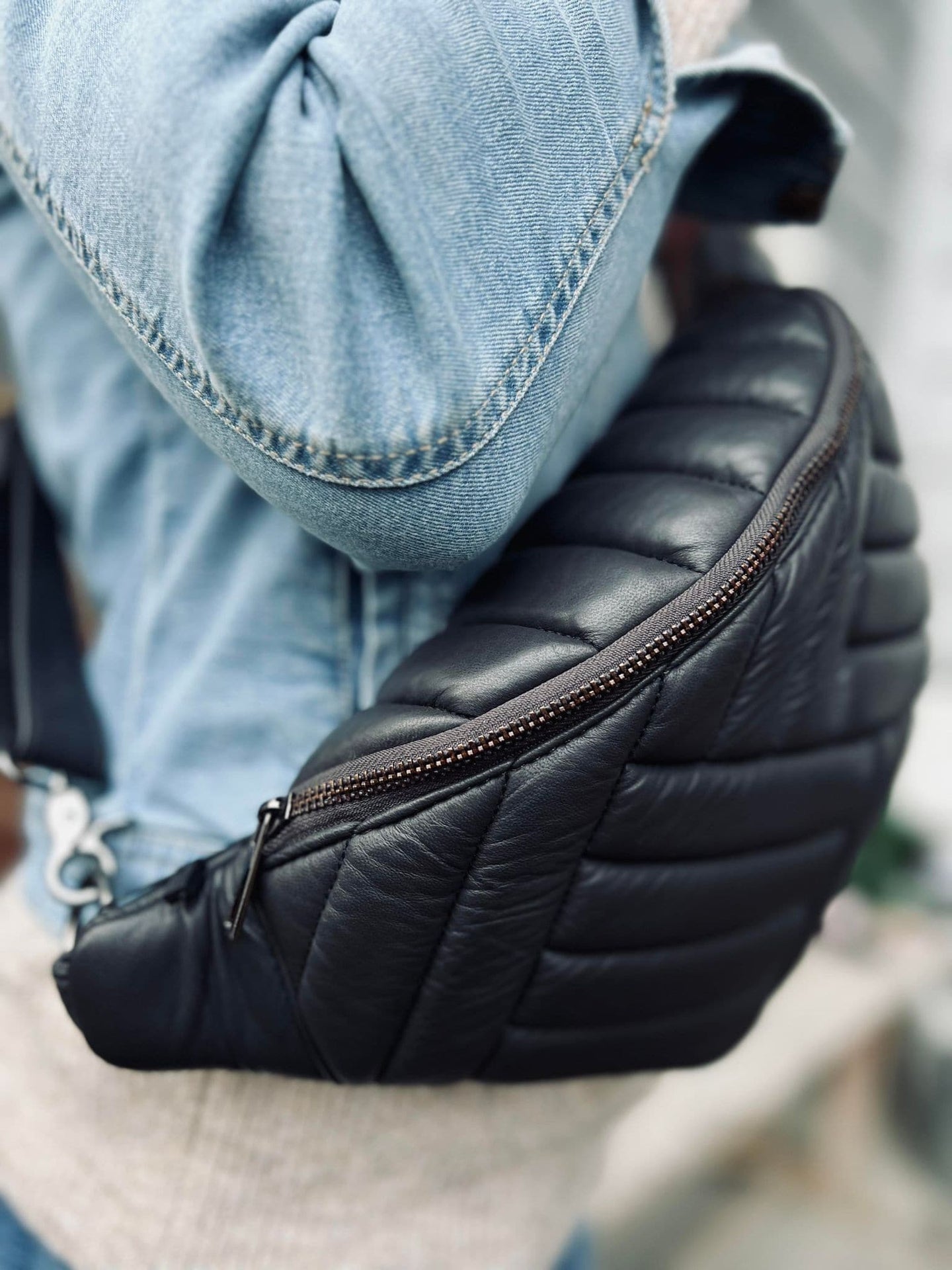 Læder bumbag STRIPE - Blød lammeskind - VIAMAJA.DK