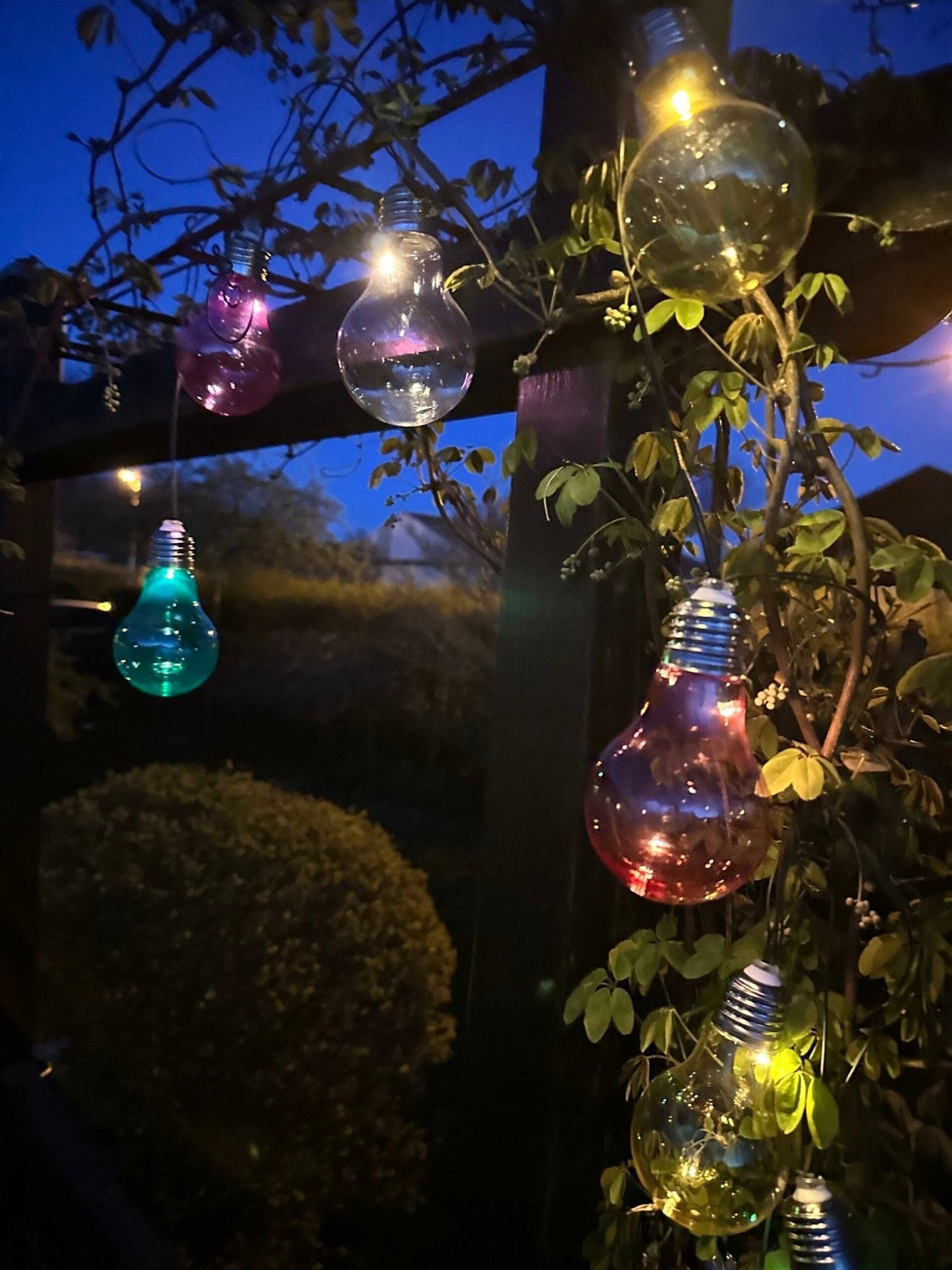 LED Lyskæde med solceller - Udendørs COLOR - VIAMAJA.DK