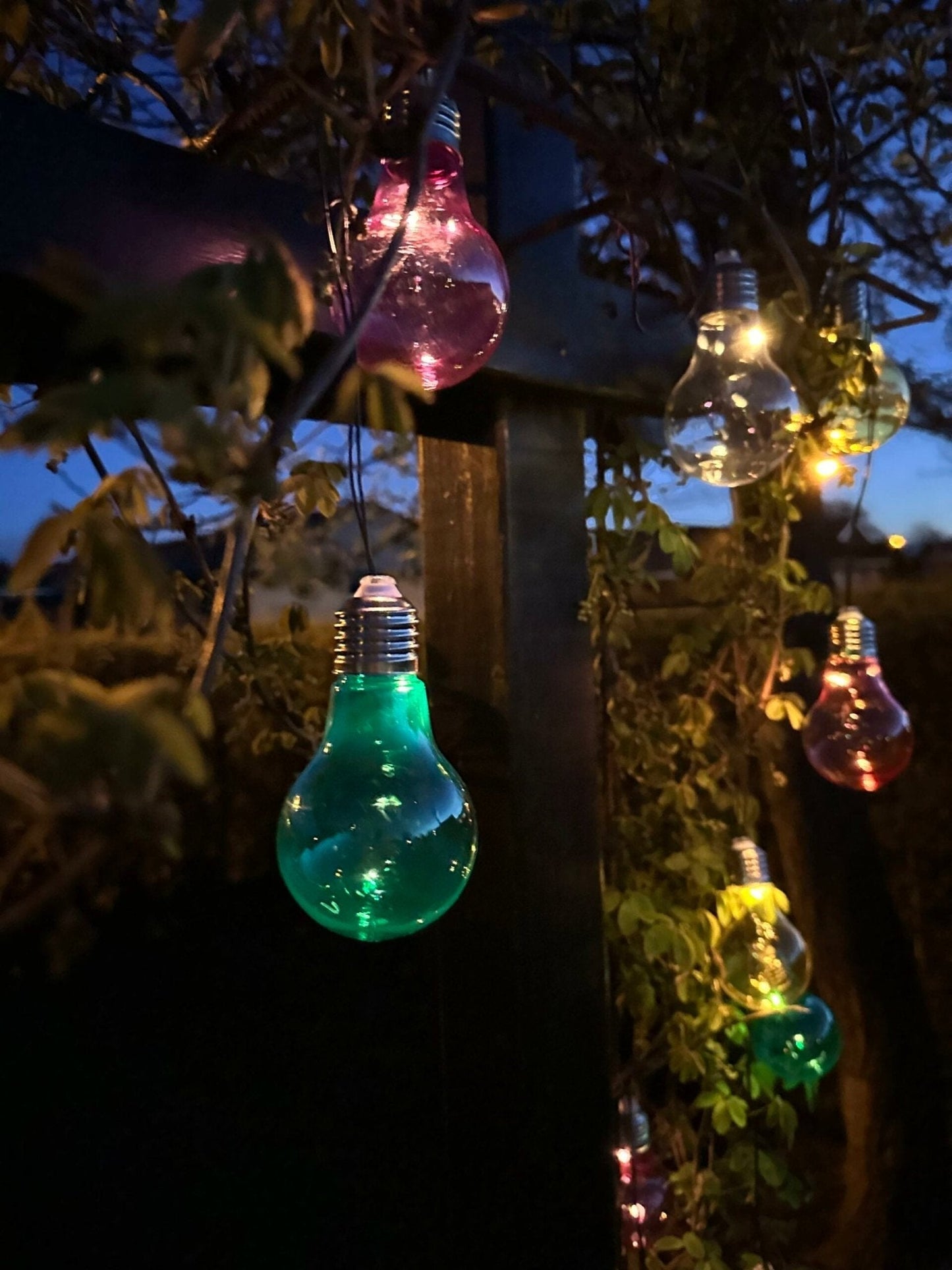 LED Lyskæde med solceller - Udendørs COLOR - VIAMAJA.DK