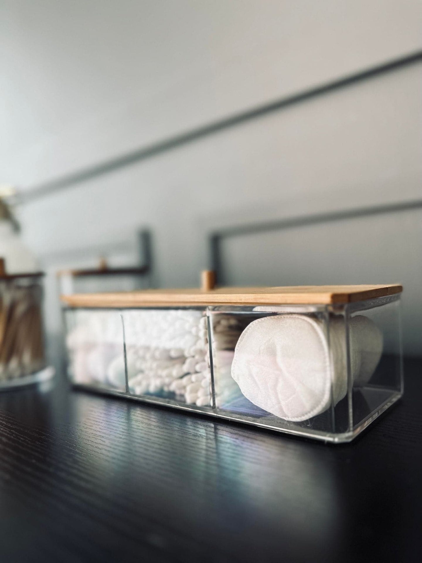 Makeup organizer i akryl med indhold - VIAMAJA.DK