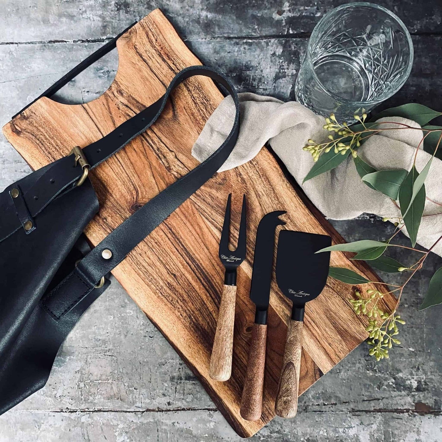 Skindforklæde - Sort bøffellæder - VIAMAJA.DK