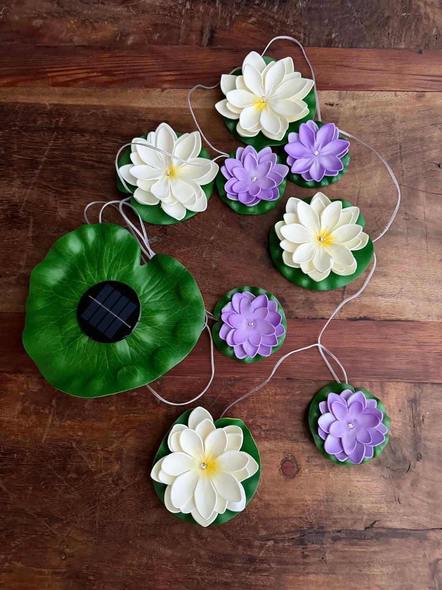 Lotus-kjede med Solar - 8 blomster