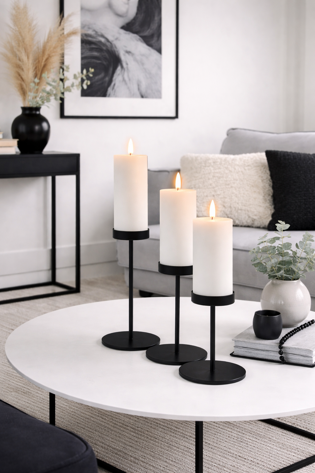 Sett med lysestaker til bloklys – Black Liva
