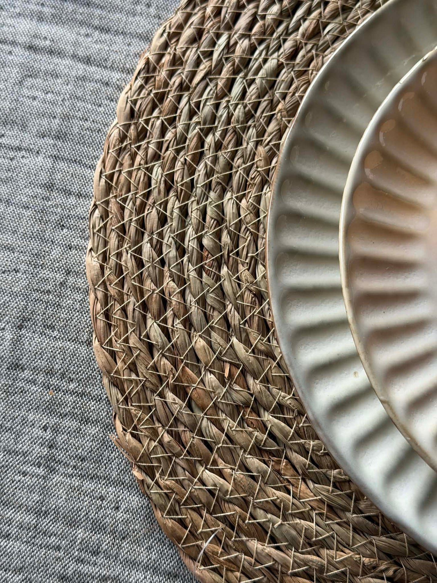 Dækkeserviet i søgræs, naturfarvet, rund form
