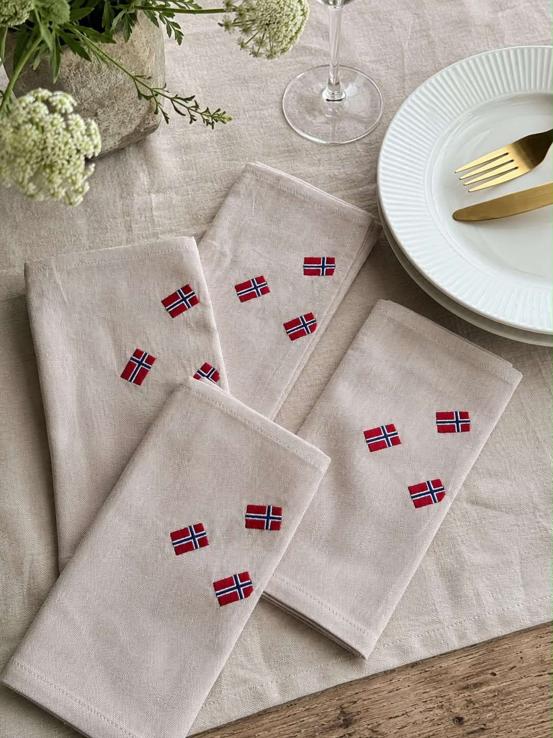 Munnservietter med norske flagg – 4 stk