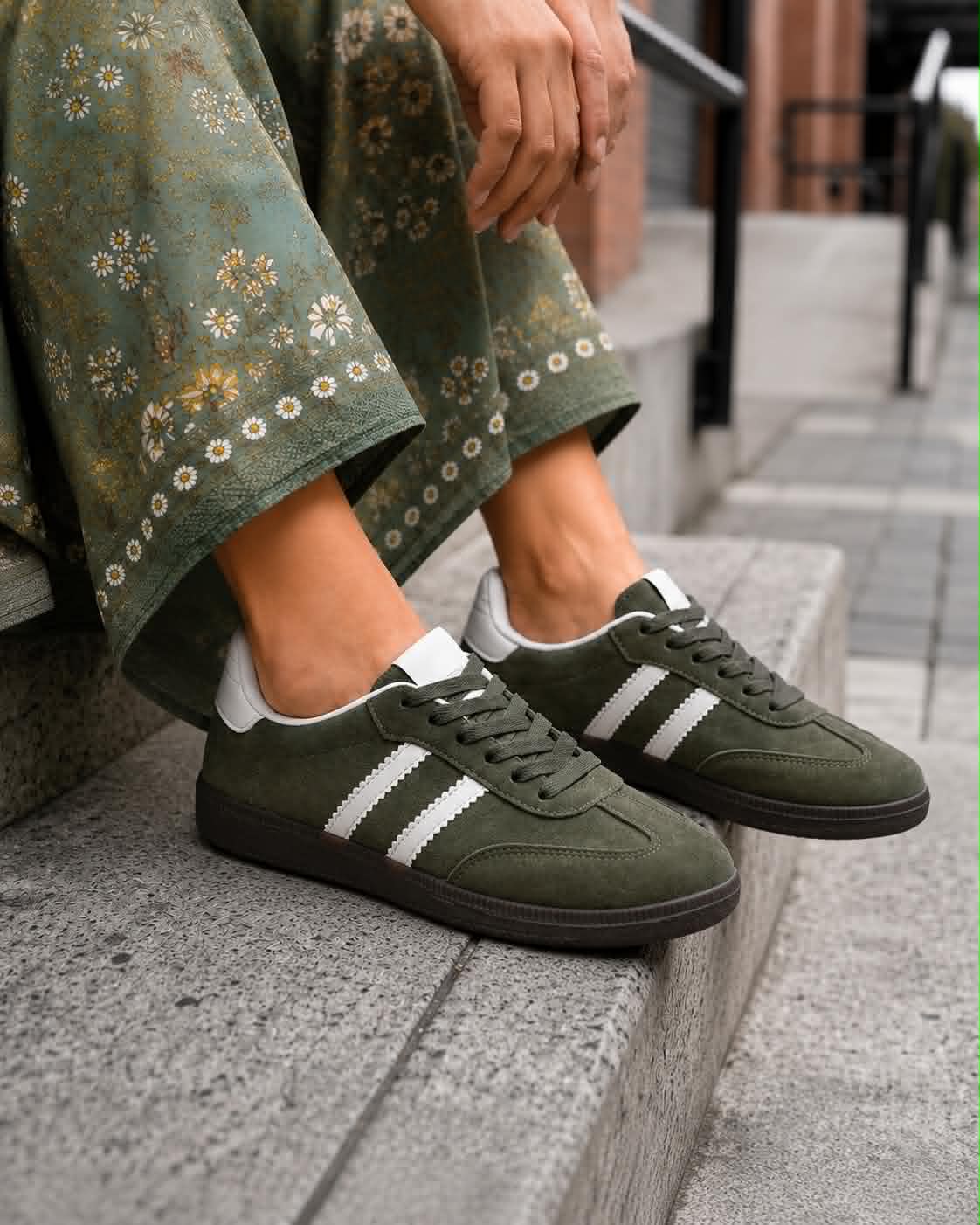 Sneakers green