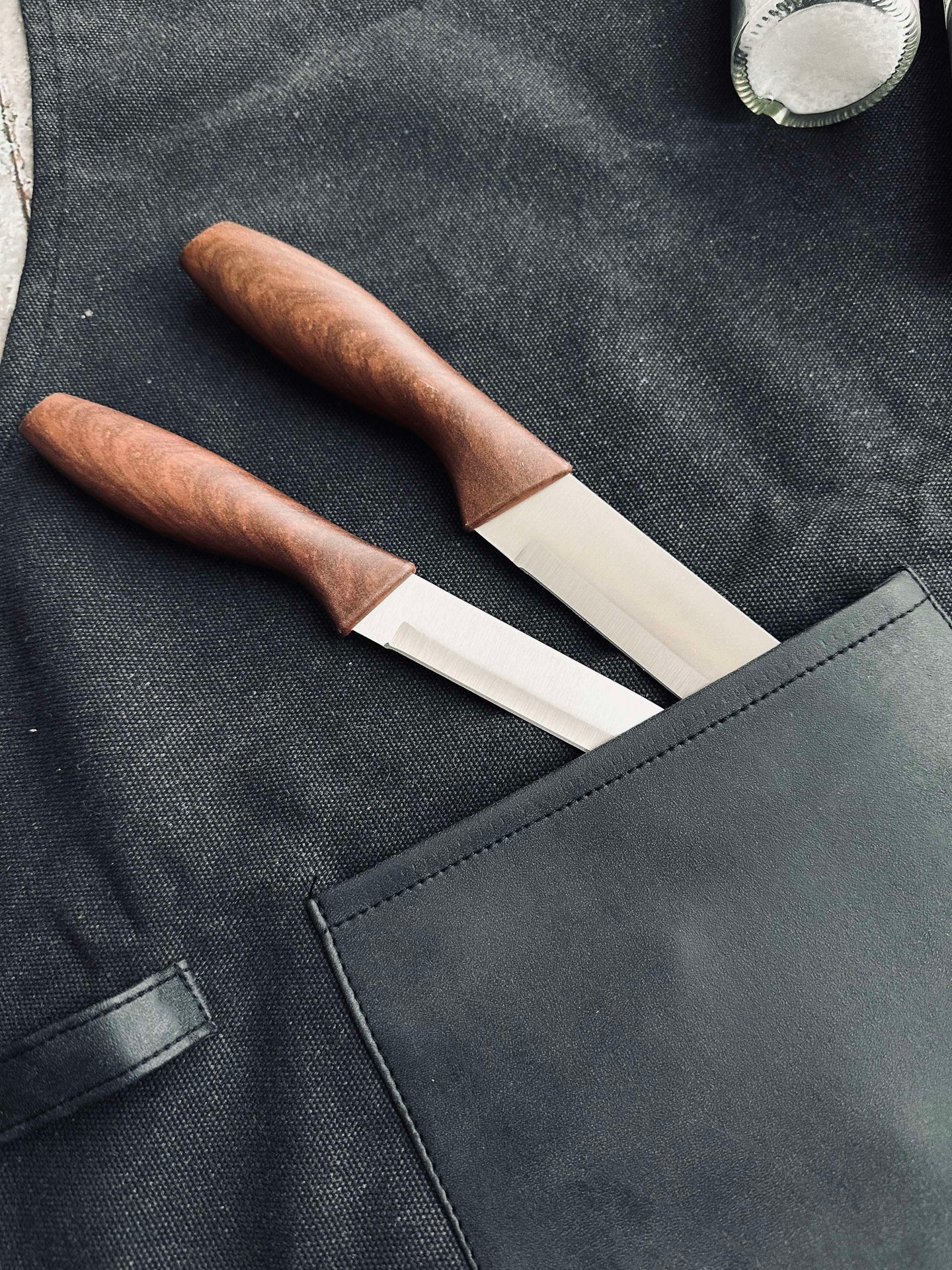 Forkle i kanvas - Stone med lommer