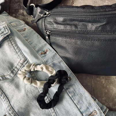 Hårstrikker Scrunchie Svart / Grå - 2 stk