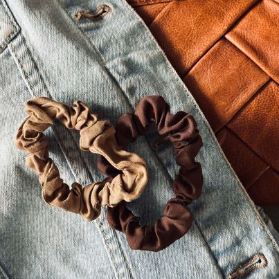 Hårelastikker Scrunchie Brown - 2 stk