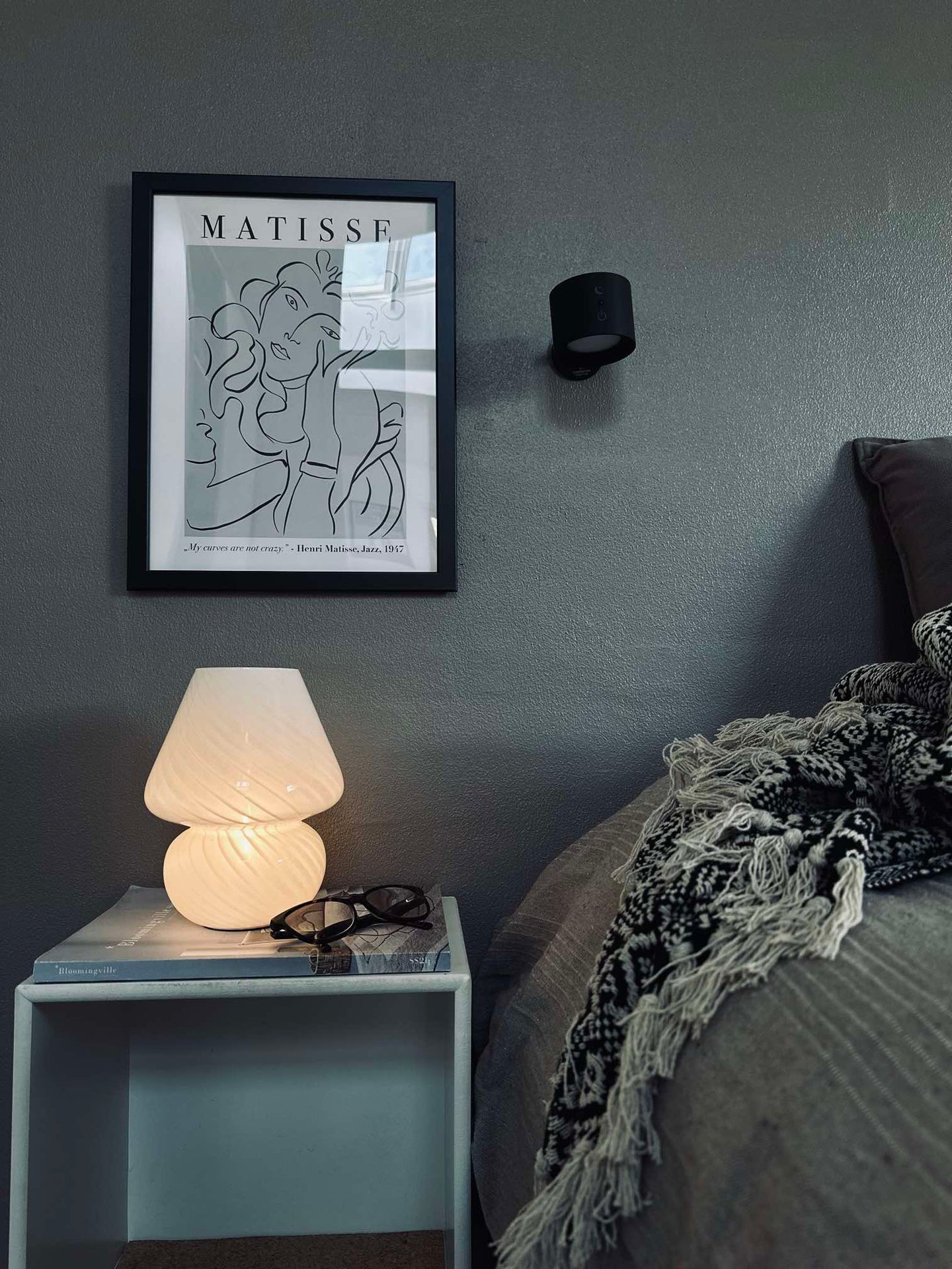 Mushroom Medium – Hvit munnblåst glass