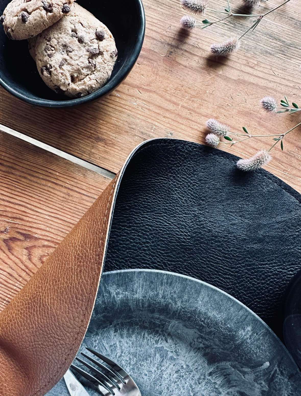 Plassmatte Rund – Vendbar Cognac / Svart