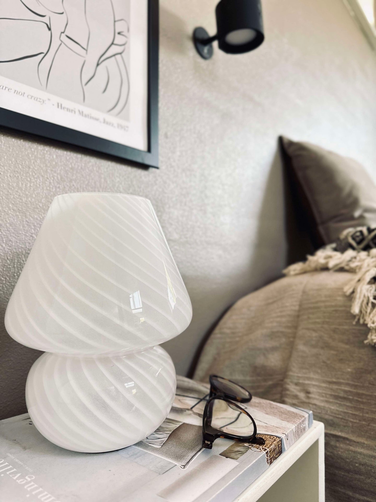 Mushroom Medium – Hvit munnblåst glass