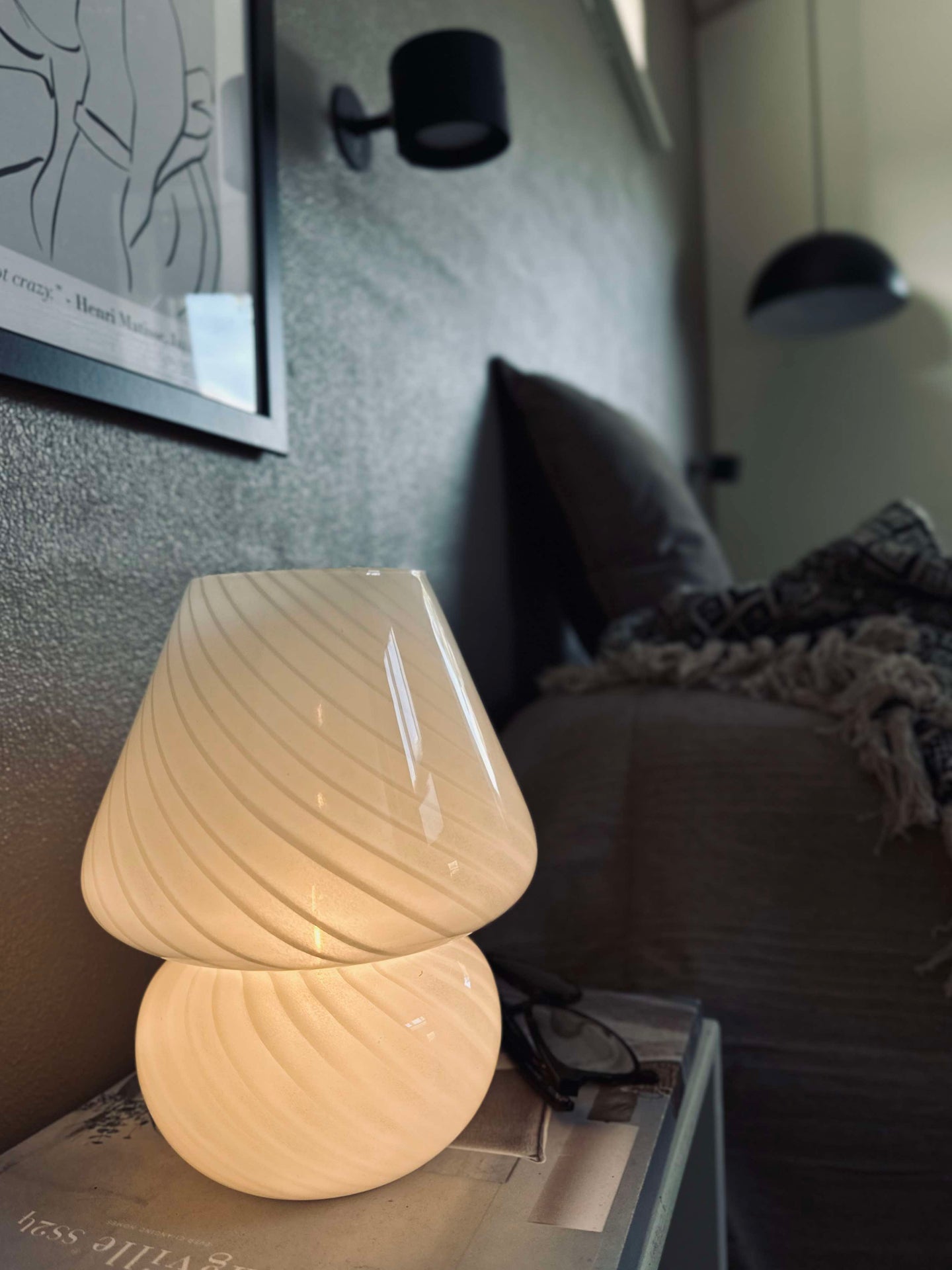 Mushroom Medium – Hvit munnblåst glass