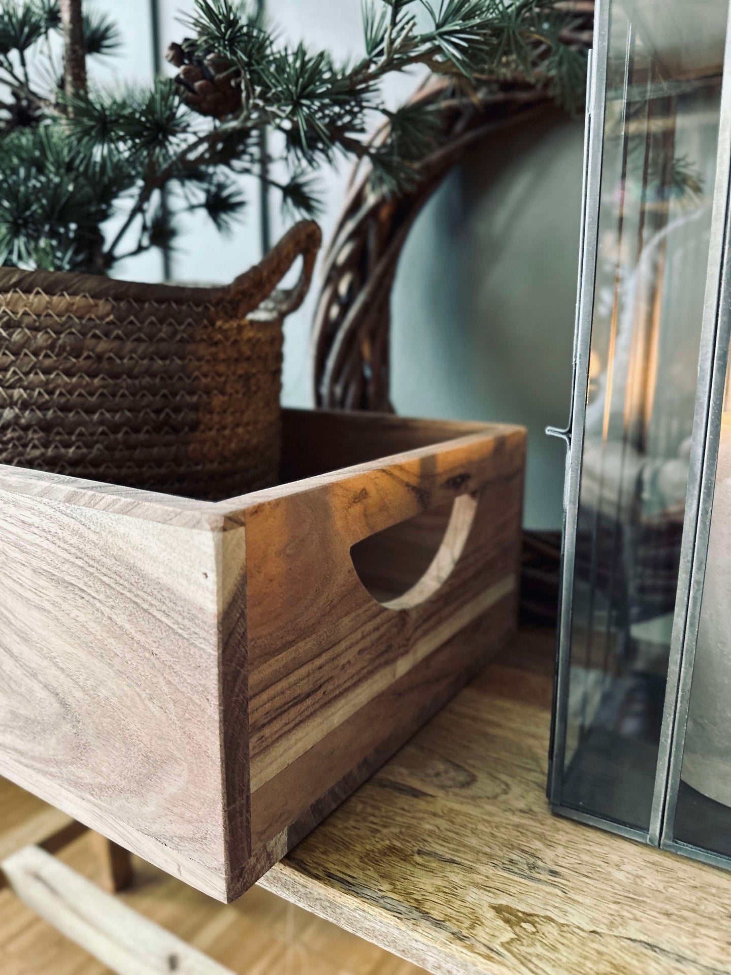 Kasse i massiv akasie