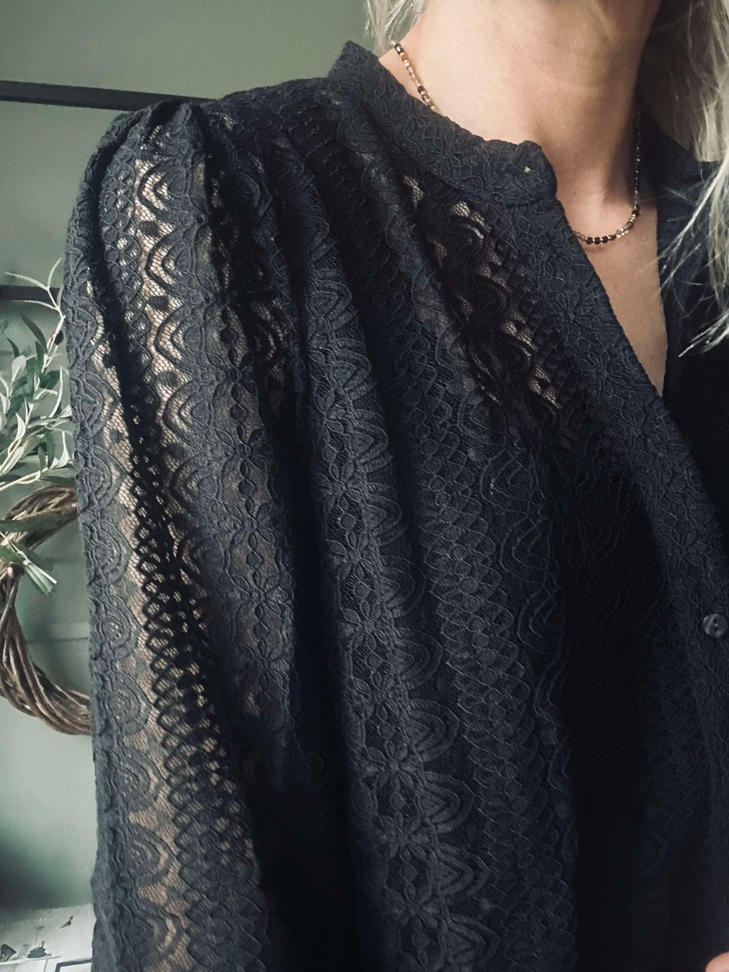 Skjorte med blonde – Black